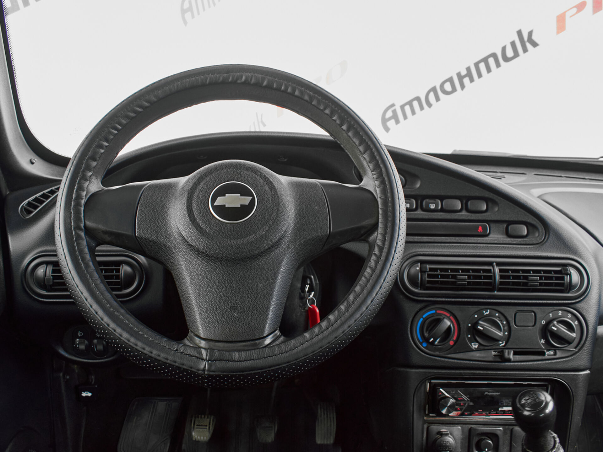 Купить Chevrolet Niva 1.7 MT (80 л.с.) 4WD, 2018 в Екатеренбурге