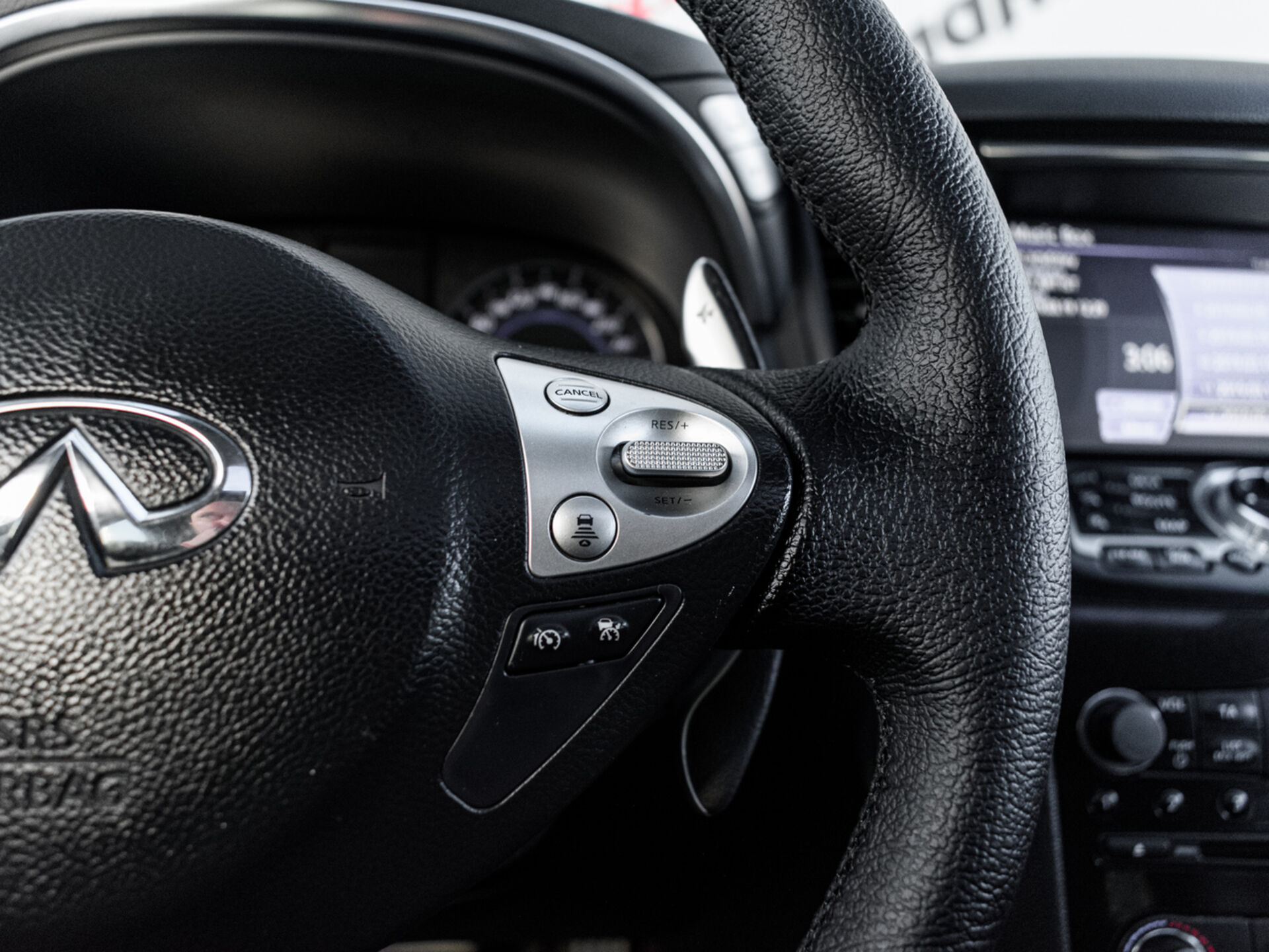 Купить Infiniti QX70 3.0d AT (238 л.с.) 4WD, 2014 в Екатеренбурге