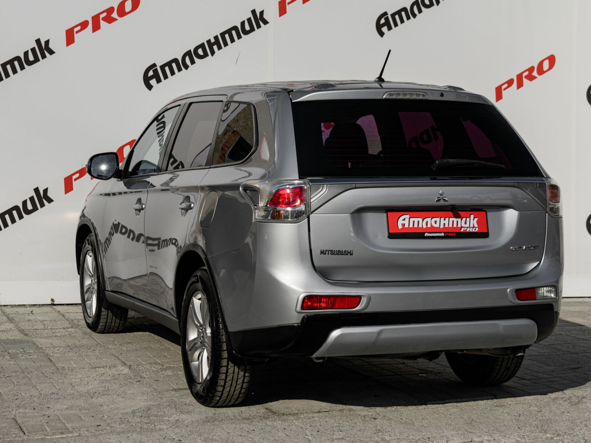 Купить Mitsubishi Outlander 2.0 CVT (146 л.с.) 4WD, 2014 в Екатеренбурге