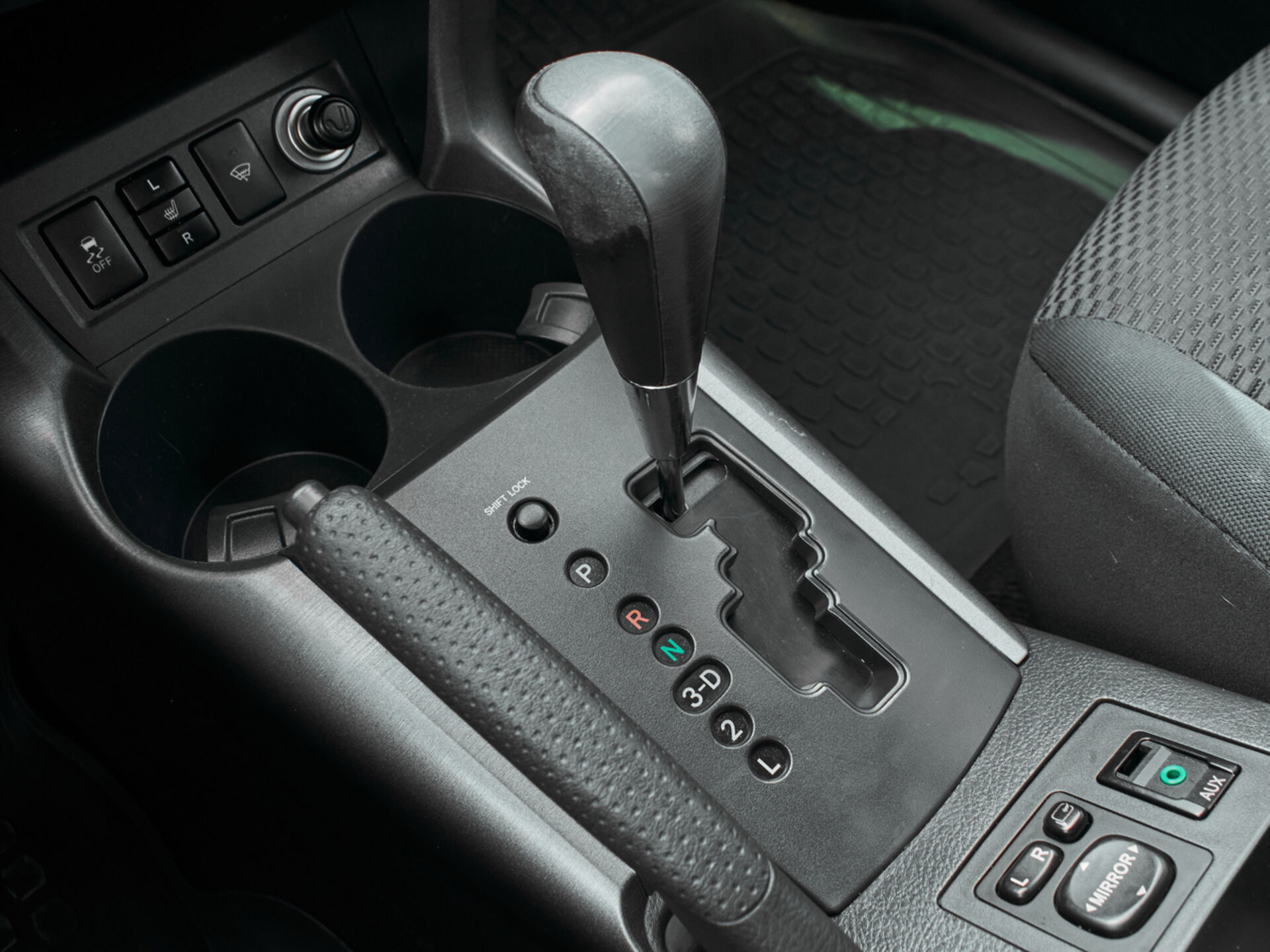 Купить Toyota RAV4 2.4 AT (170 л.с.) 4WD, 2012 в Екатеренбурге