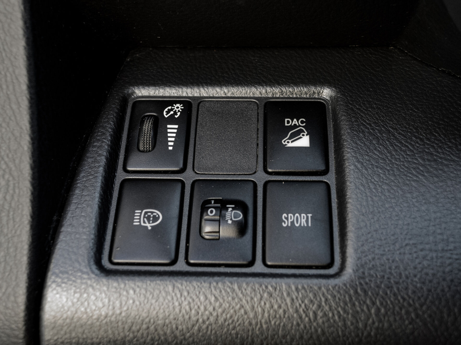 Купить Toyota RAV4 2.0 CVT (158 л.с.) 4WD, 2011 в Екатеренбурге