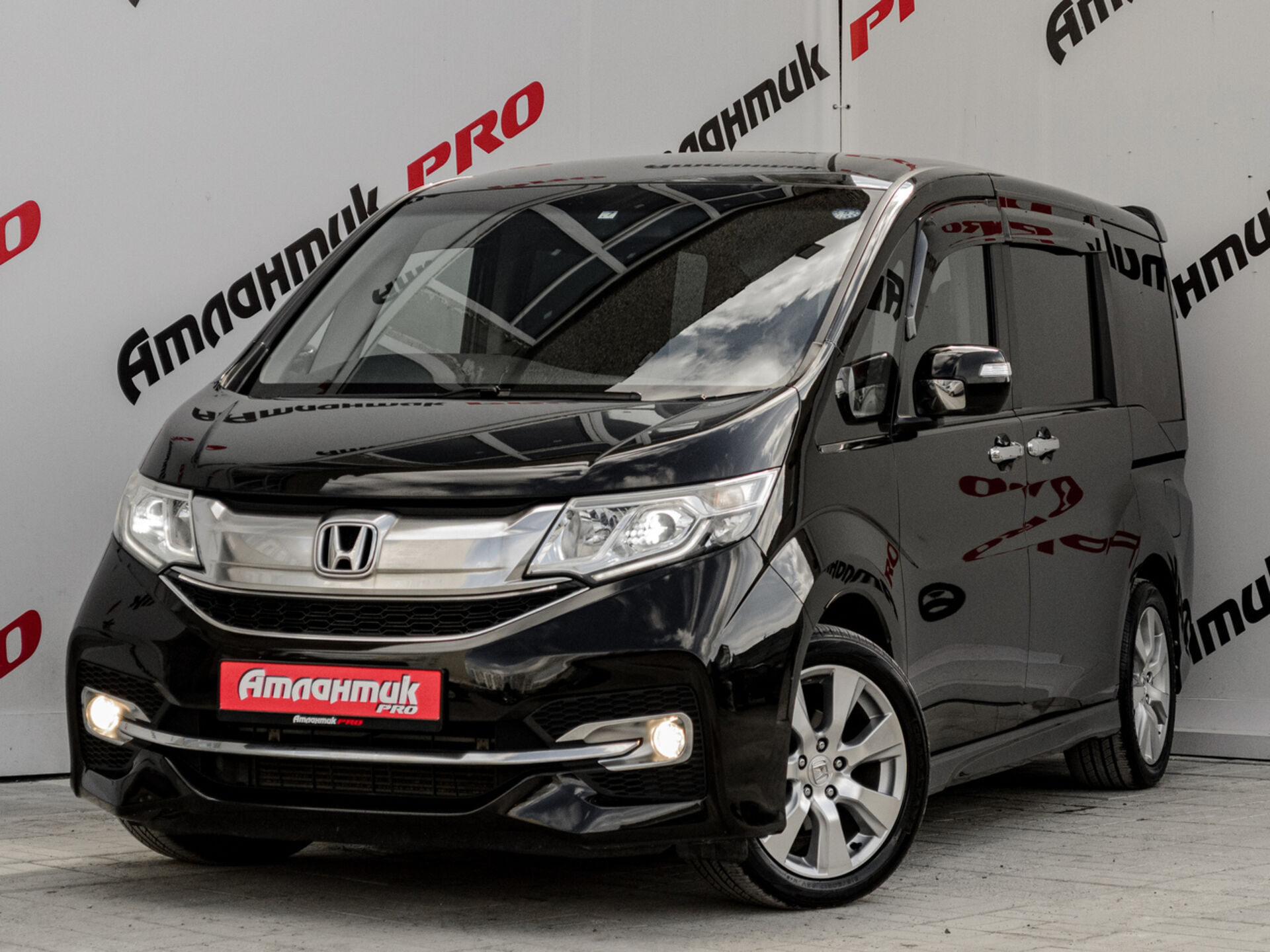 Купить Honda Stepwgn Spada 1.5 CVT (150 л.с.), 2015 в Екатеренбурге