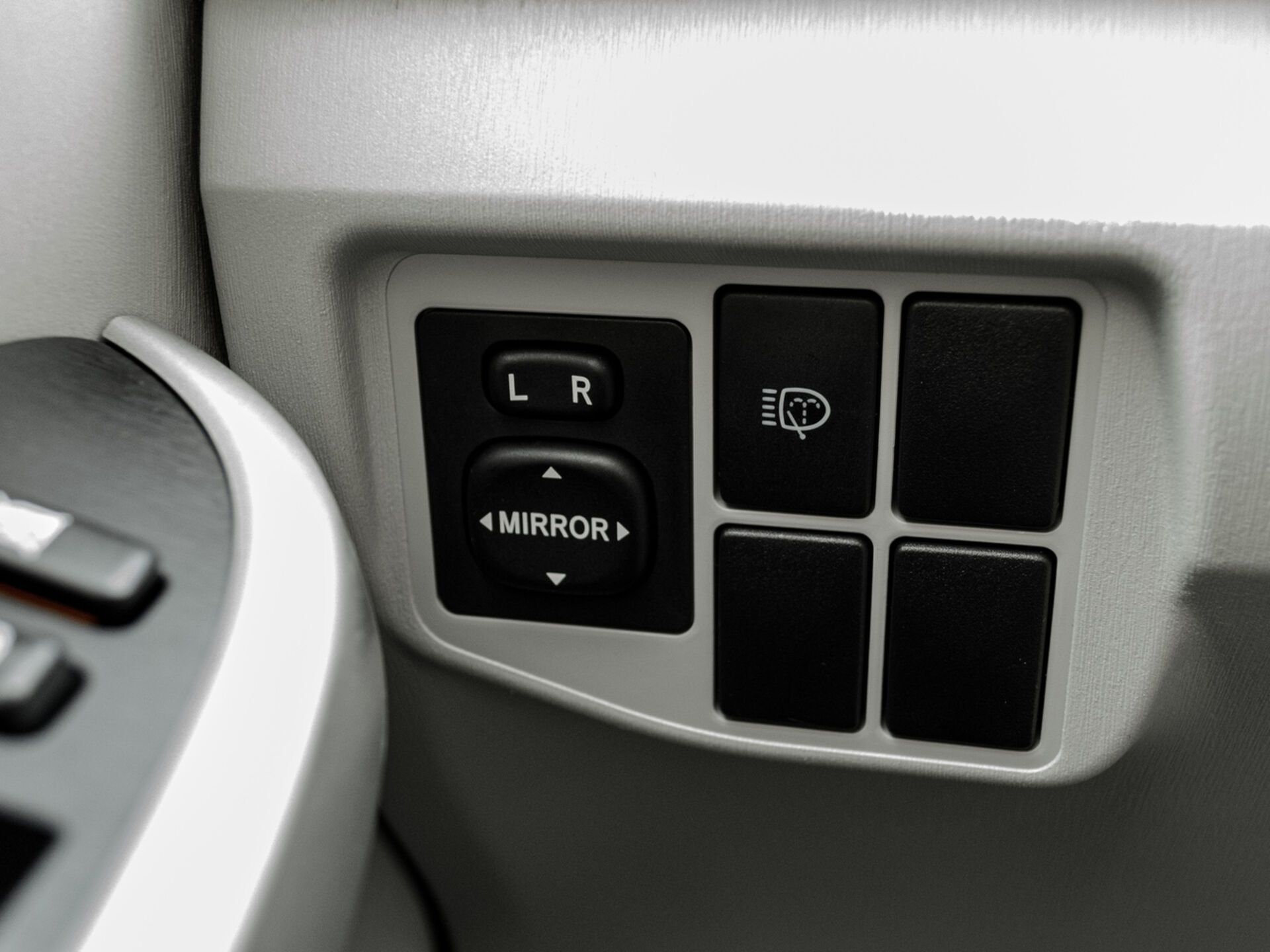 Купить Toyota Prius 1.8hyb AT (99 л.с.), 2009 в Екатеренбурге