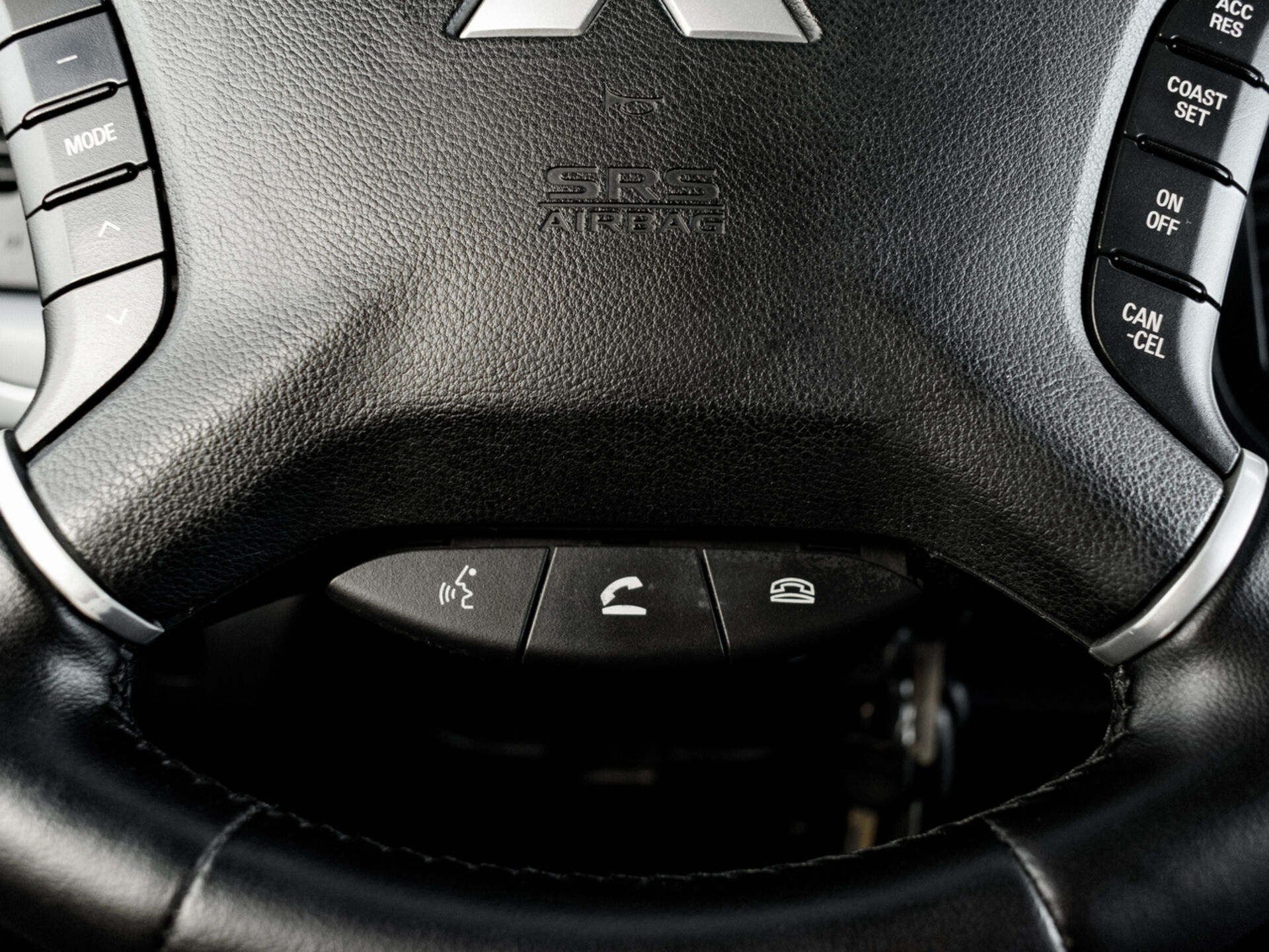 Купить Mitsubishi Pajero 3.0 AT (178 л.с.) 4WD, 2012 в Екатеренбурге