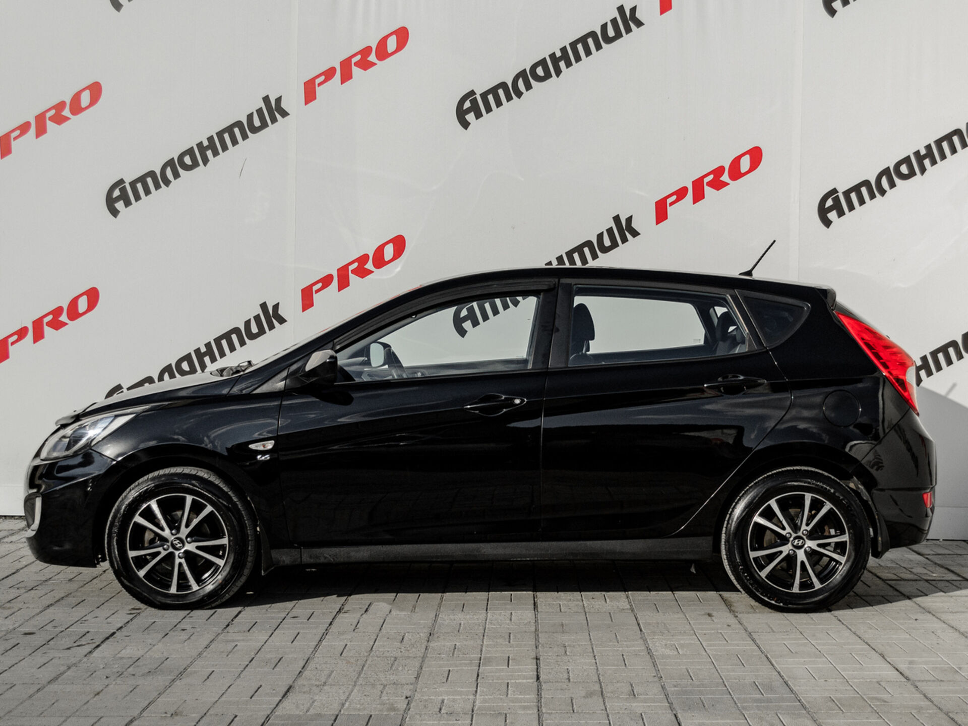 Купить Hyundai Solaris 1.6 MT (123 л.с.), 2013 в Екатеренбурге