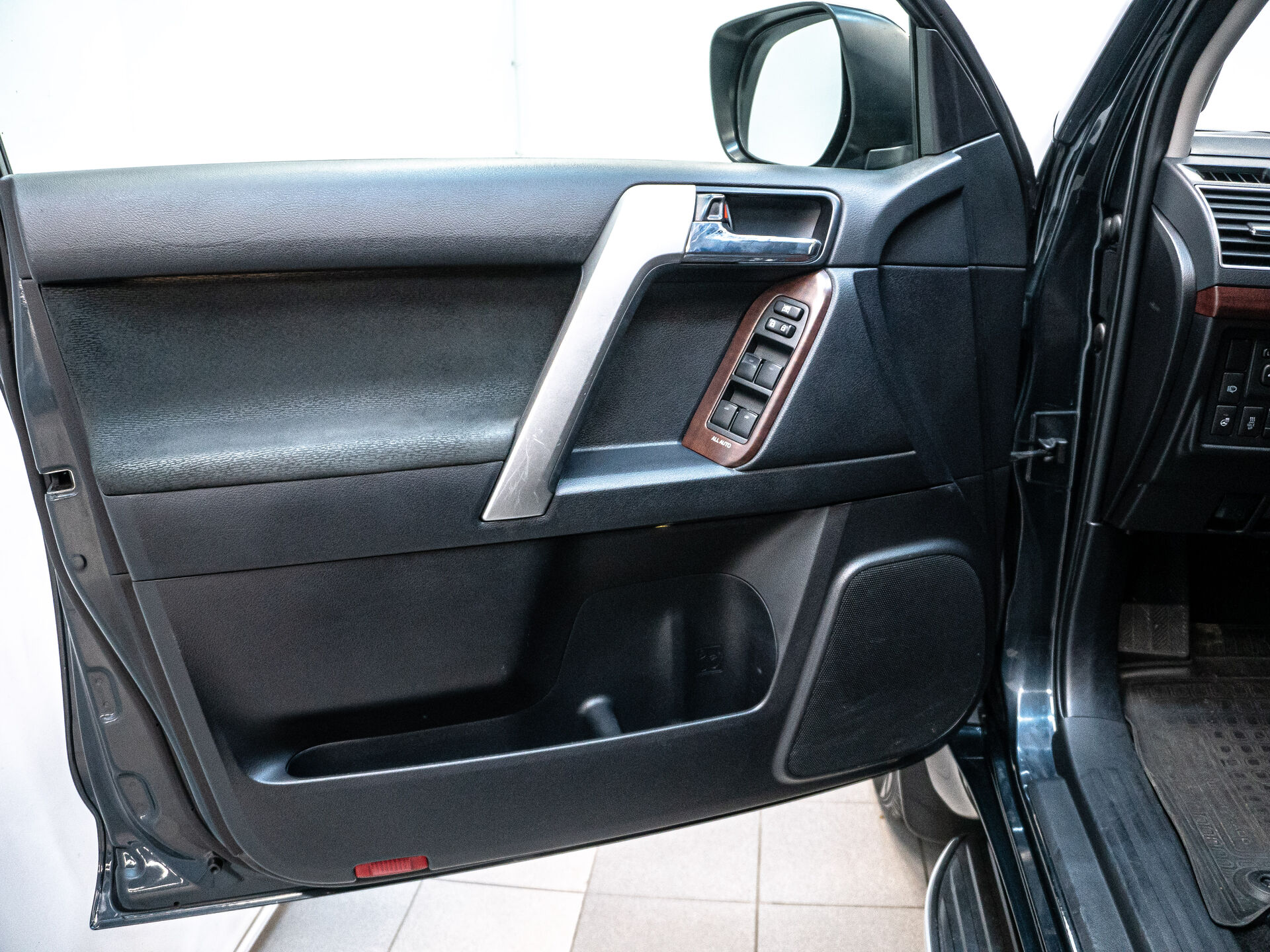 Toyota Land Cruiser Prado 2015 6