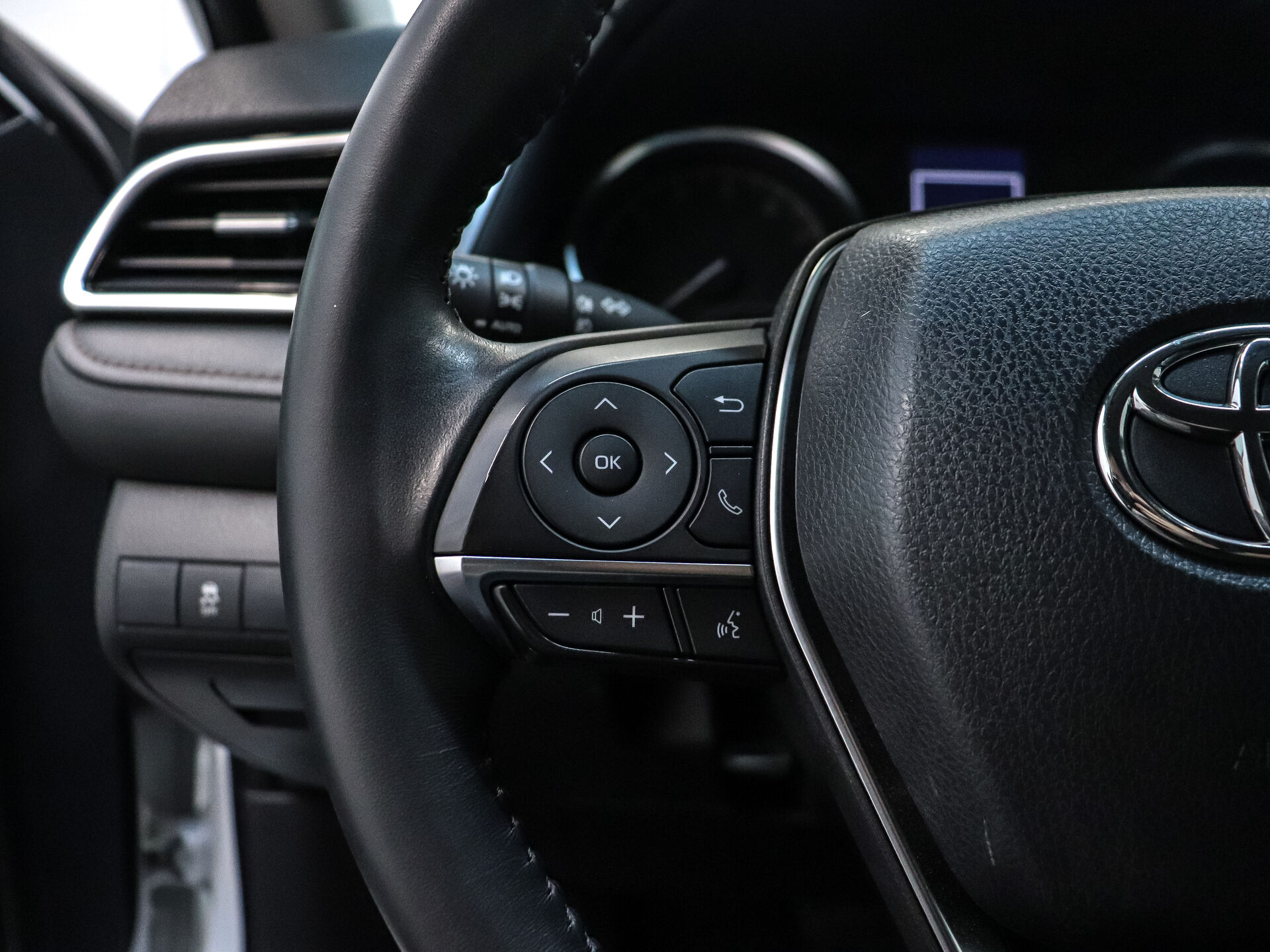 Toyota Camry 2020 11