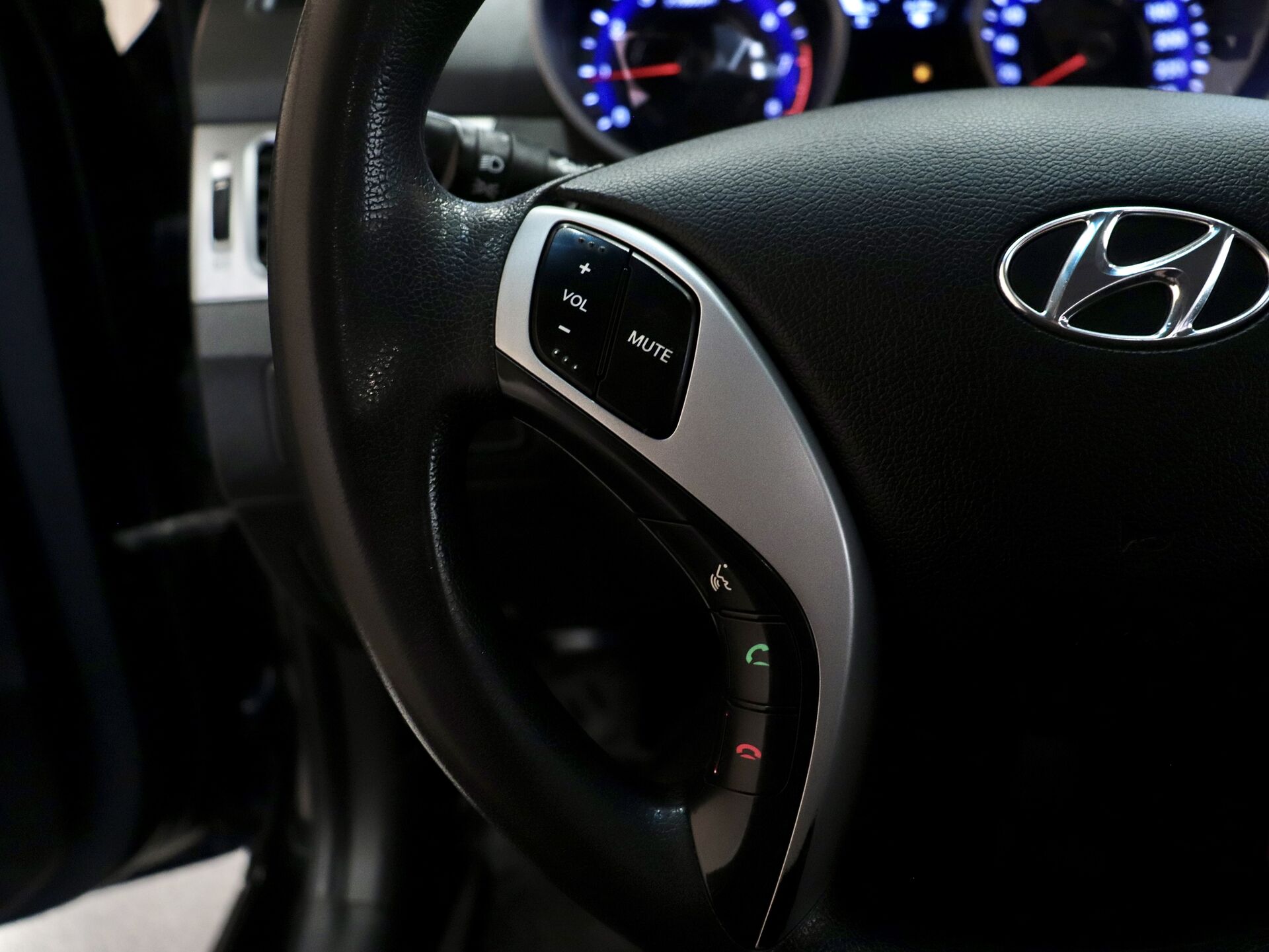 Hyundai Avante 2011 10