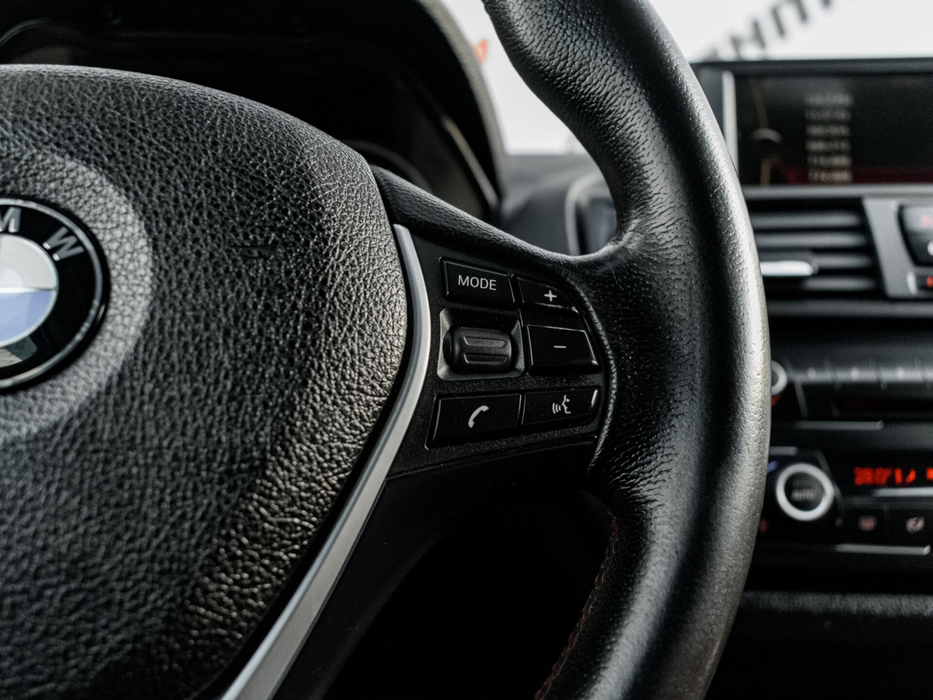 Купить BMW 1 серии 118i 1.6 AT (170 л.с.), 2011 в Екатеренбурге