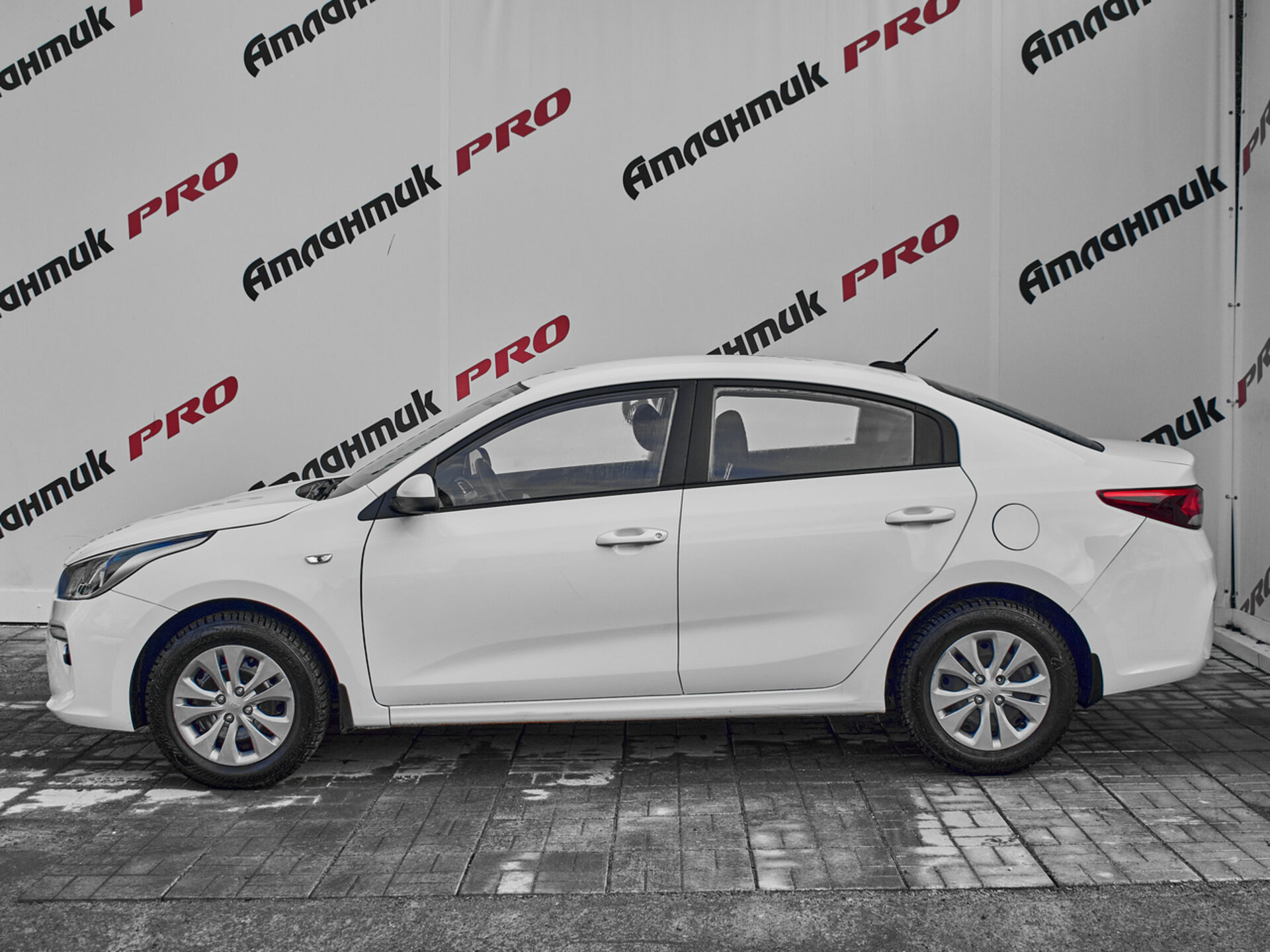 Купить Kia Rio 1.6 AT (123 л.с.), 2018 в Екатеренбурге
