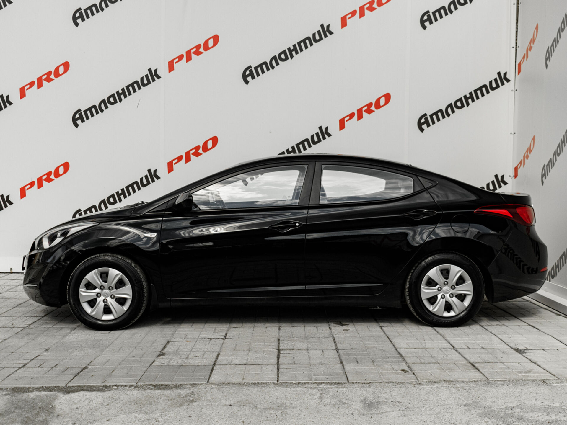 Купить Hyundai Elantra 1.6 MT (132 л.с.), 2015 в Екатеренбурге
