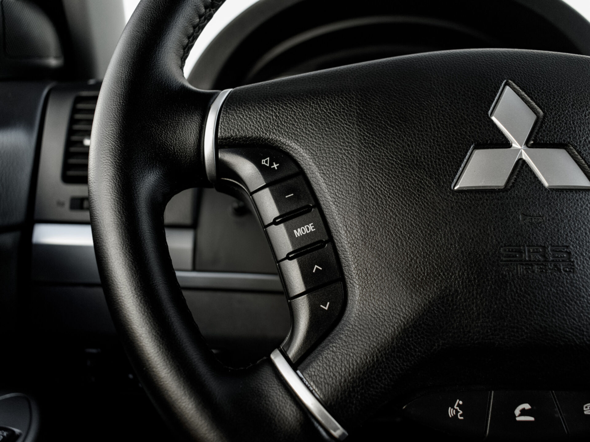 Купить Mitsubishi Pajero 3.0 AT (178 л.с.) 4WD, 2012 в Екатеренбурге