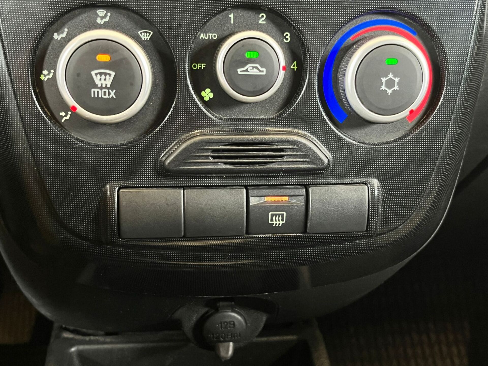 Lada Kalina None 2015 г.в., 115 000 км.