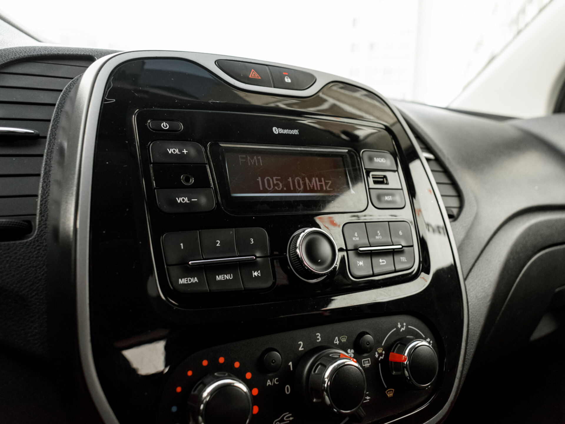 Купить Renault Kaptur 1.6 CVT (114 л.с.), 2019 в Екатеренбурге