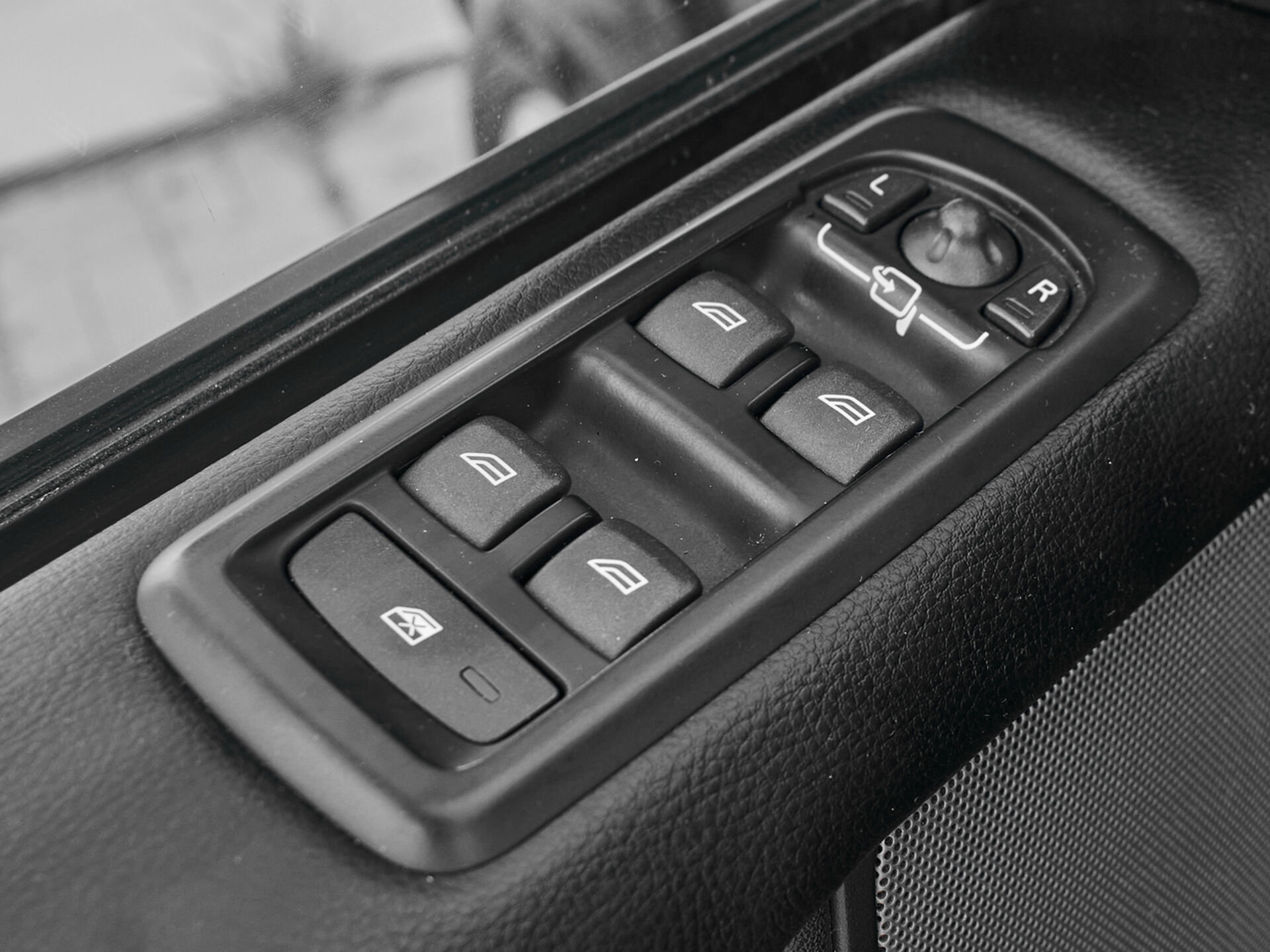Купить Land Rover Discovery 2.7d AT (190 л.с.) 4WD, 2010 в Екатеренбурге
