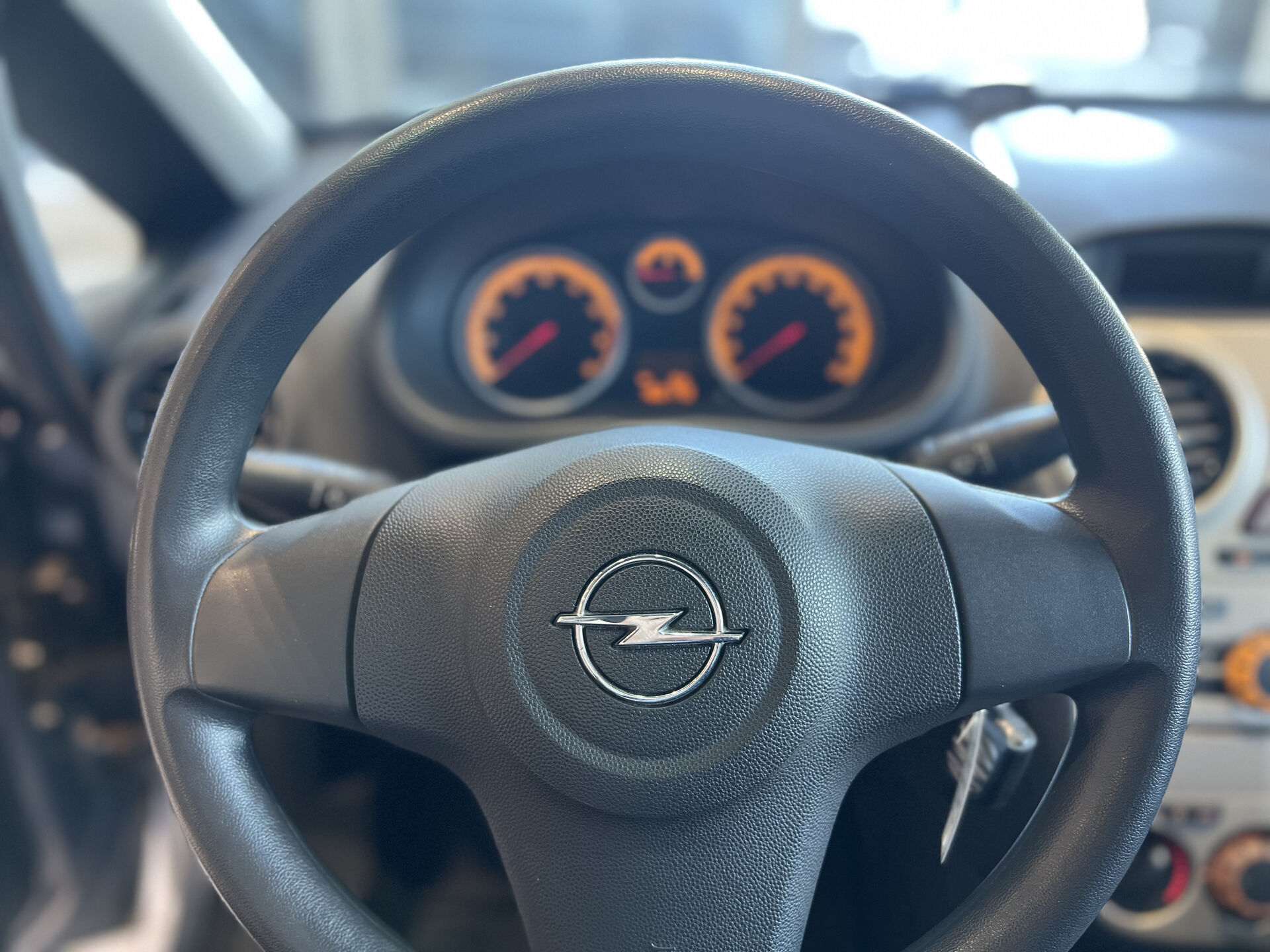 БУ автомобиль Opel Corsa 2007  1.2 л ( 80 л. с.) Серый с пробегом 160173 км