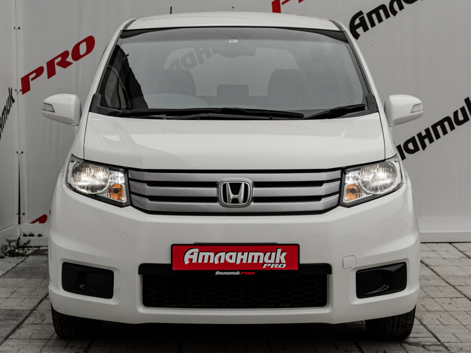 Купить Honda Freed 1.5 CVT (118 л.с.), 2012 в Екатеренбурге