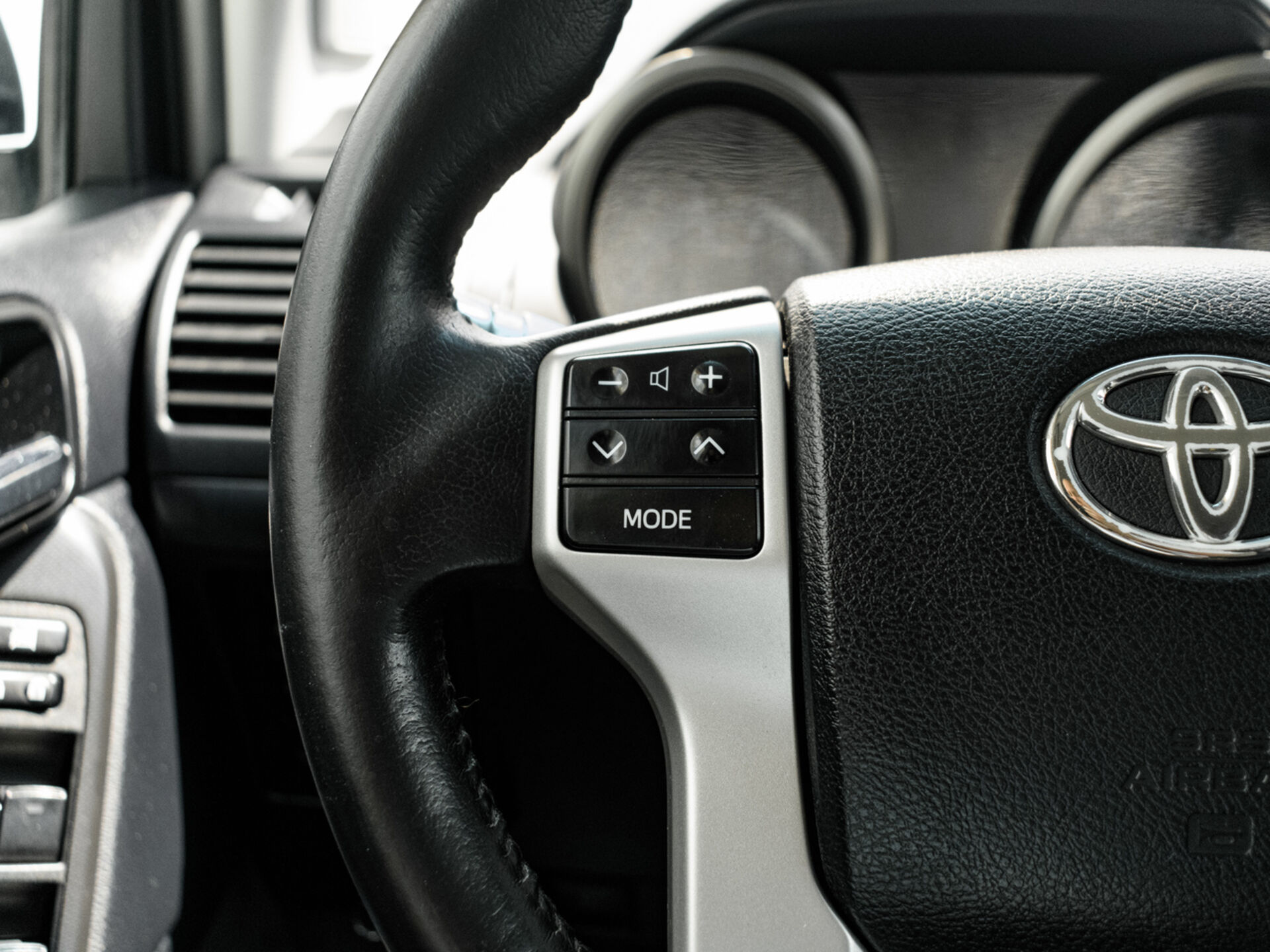 Купить Toyota Land Cruiser Prado 4.0 AT (282 л.с.) 4WD, 2010 в Екатеренбурге
