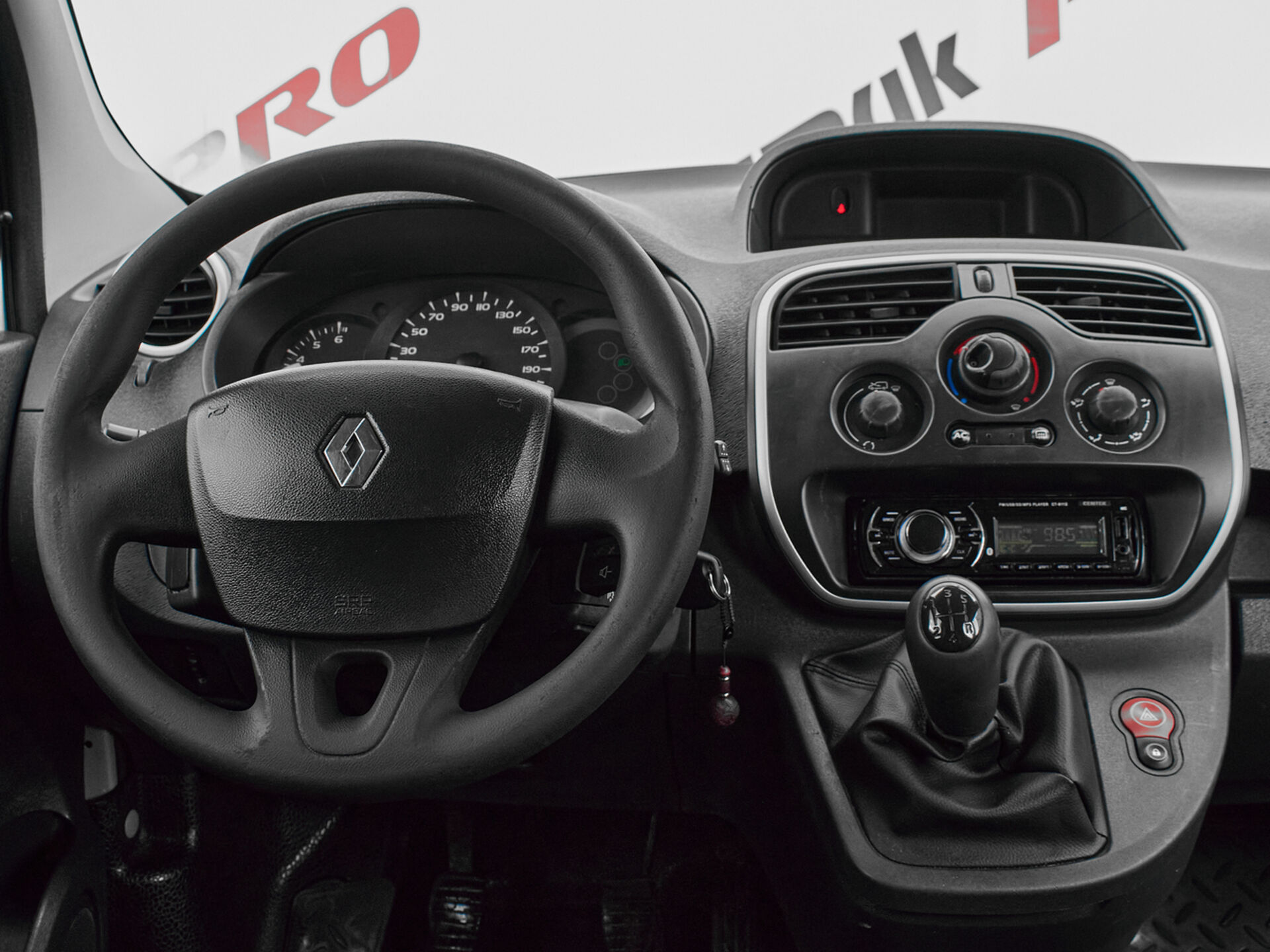Купить Renault Kangoo 1.6 MT (102 л.с.), 2013 в Екатеренбурге