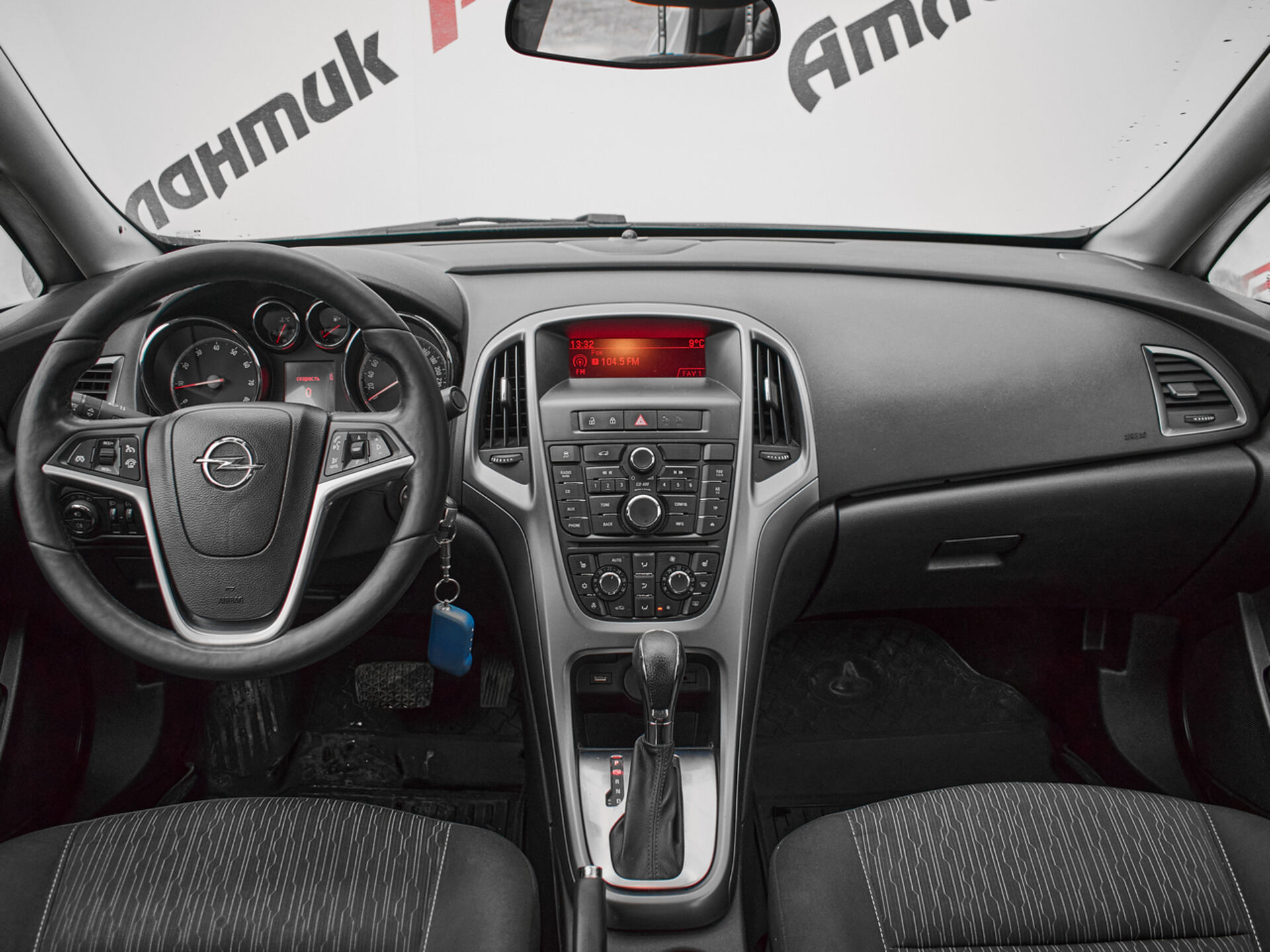 Купить Opel Astra 1.6 AT (115 л.с.), 2013 в Екатеренбурге