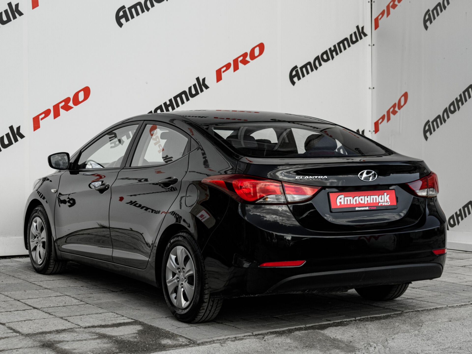 Купить Hyundai Elantra 1.6 MT (132 л.с.), 2015 в Екатеренбурге