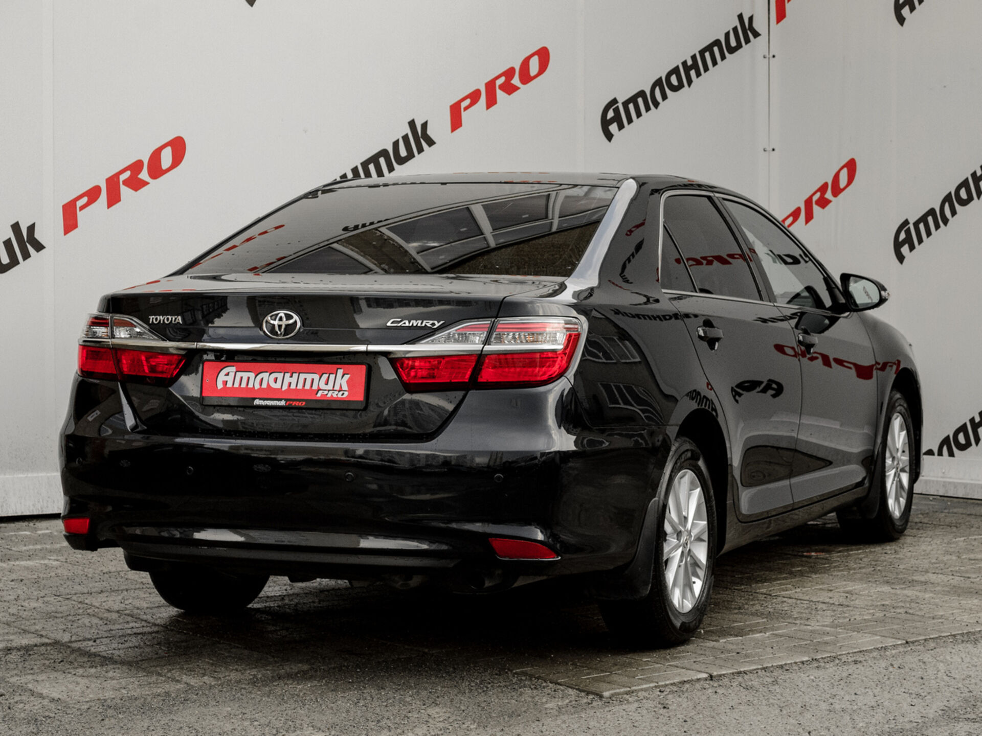 Купить Toyota Camry 2.0 AT (150 л.с.), 2015 в Екатеренбурге