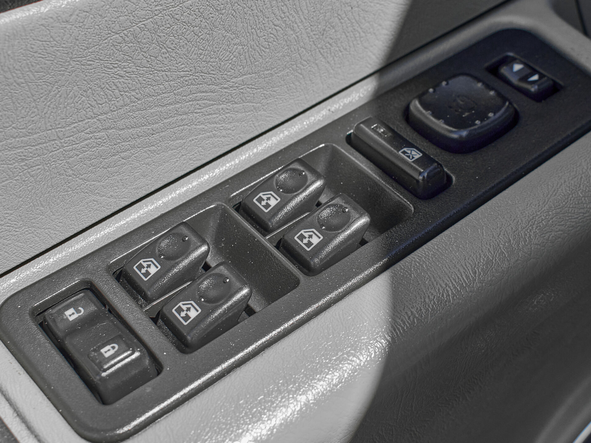 Купить Hummer H2 6.0 AT (315 л.с.) 4WD, 2003 в Екатеренбурге