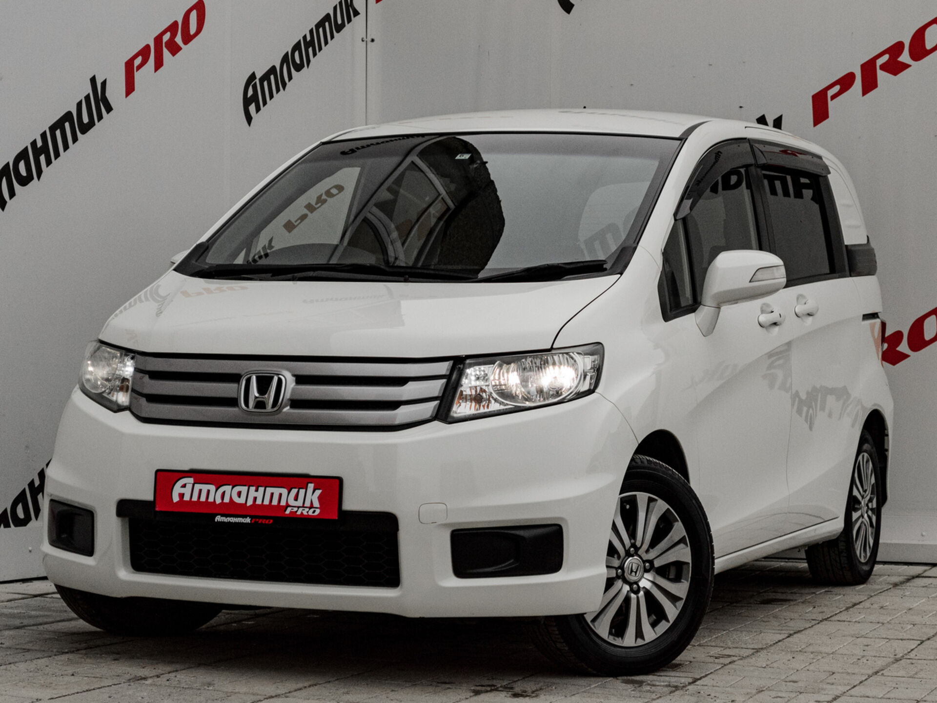 Купить Honda Freed 1.5 CVT (118 л.с.), 2012 в Екатеренбурге