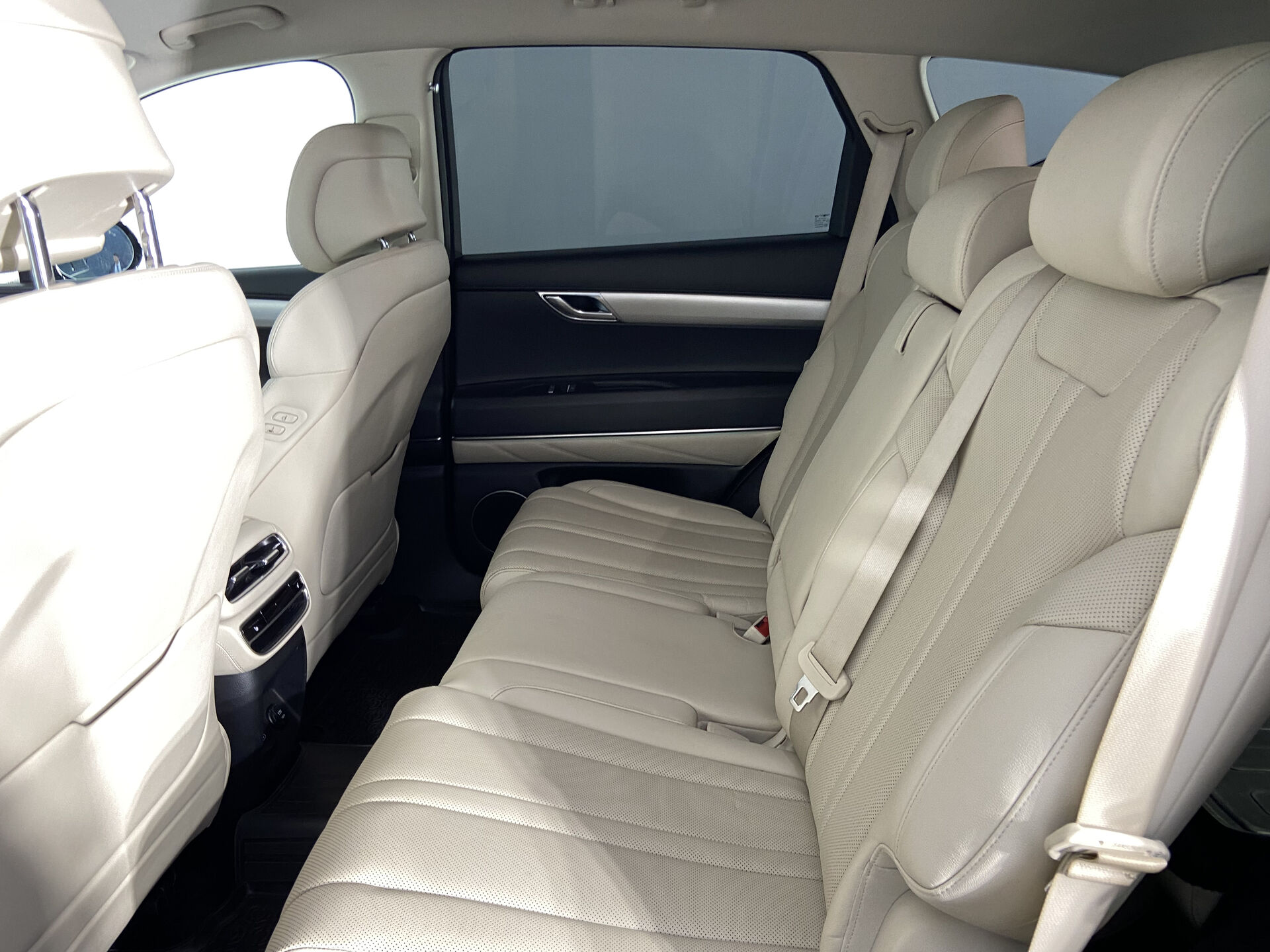 Genesis GV80 Premium + Comfort + Третий ряд сидений 2021 г.в., 54 571 км.