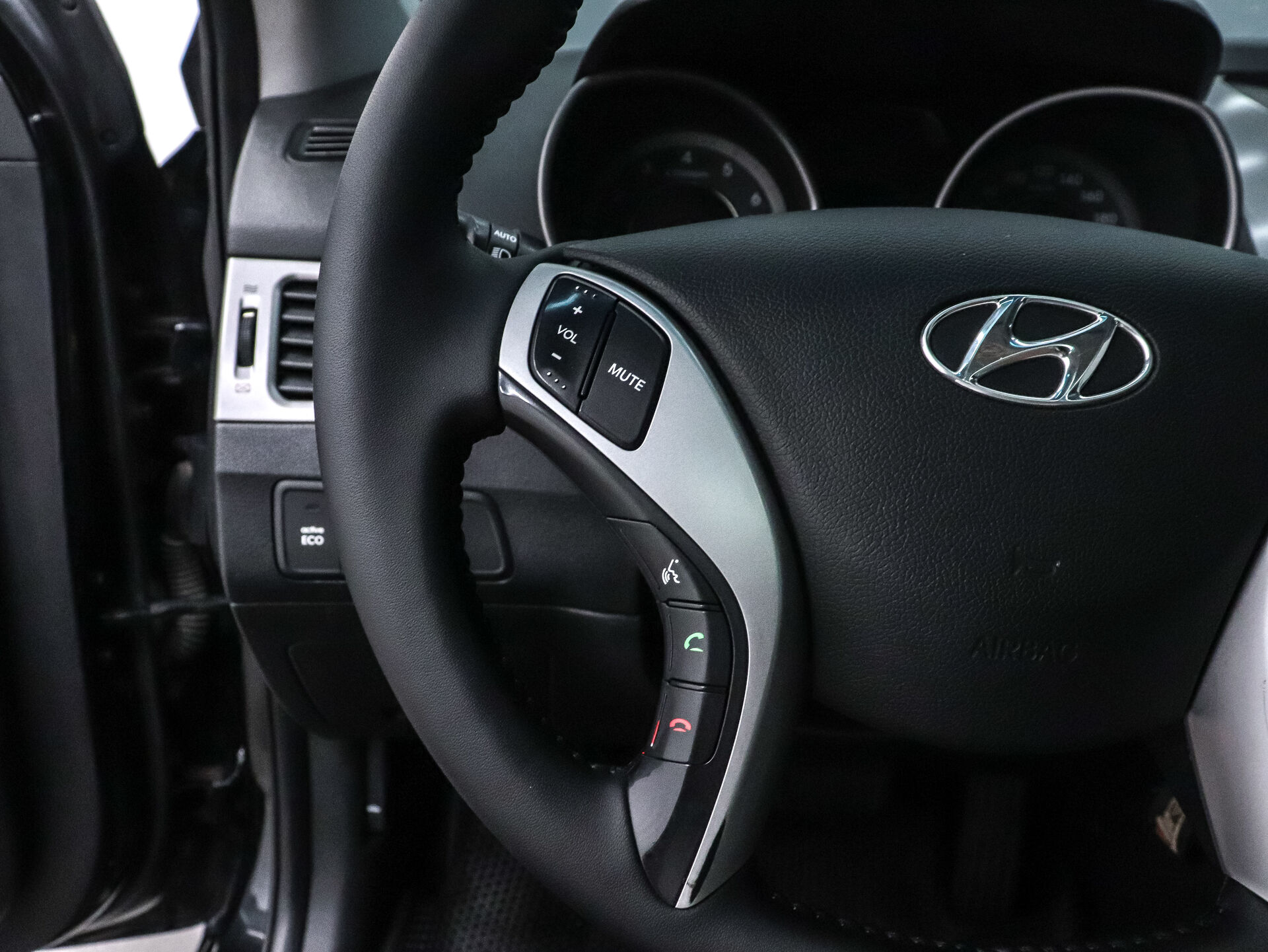 Hyundai Avante 2012 11