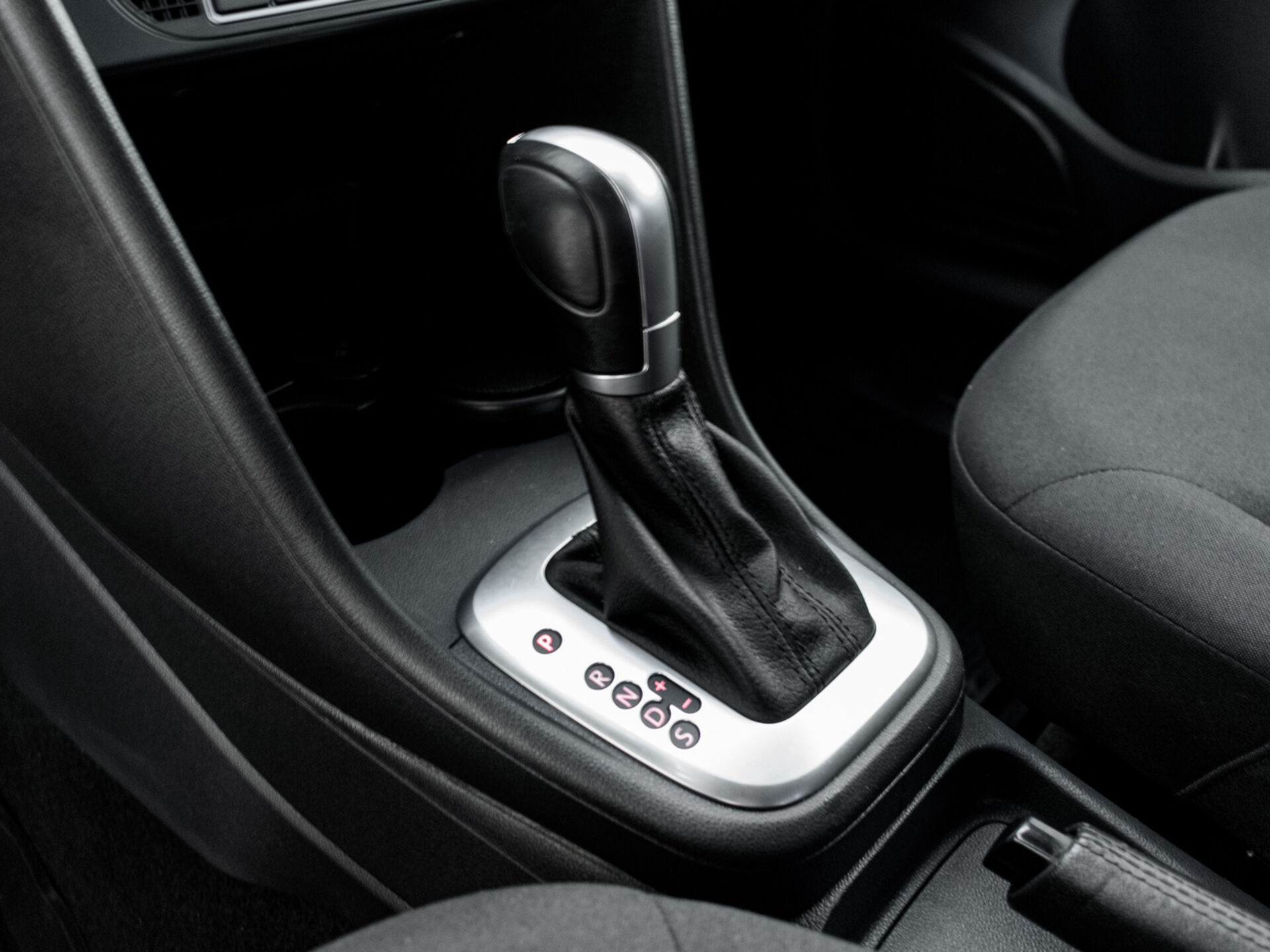 Купить Volkswagen Polo 1.6 AT (110 л.с.), 2017 в Екатеренбурге