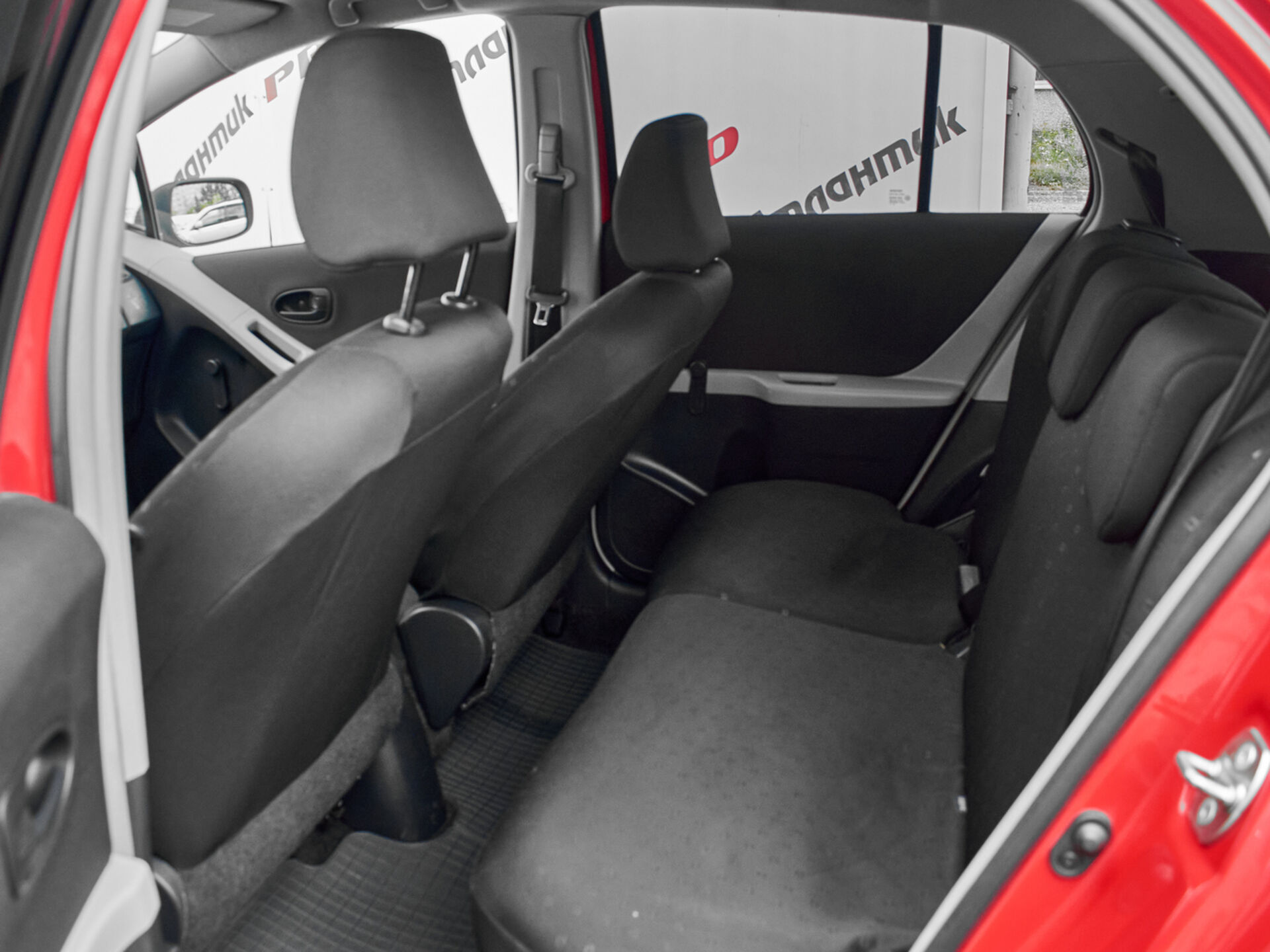 Купить Toyota Yaris 1.0 MT (69 л.с.), 2008 в Екатеренбурге