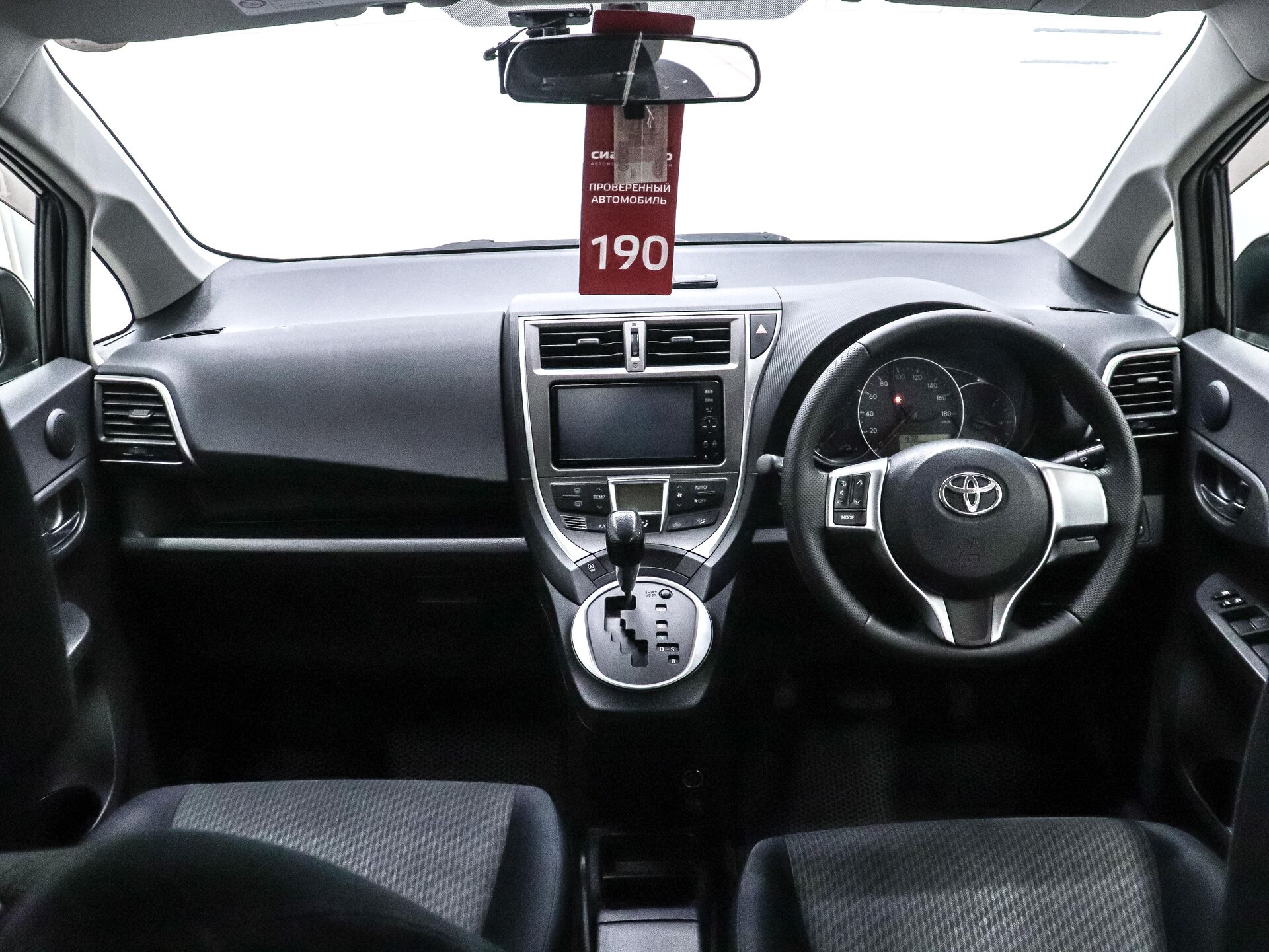 Toyota Ractis 2011 18