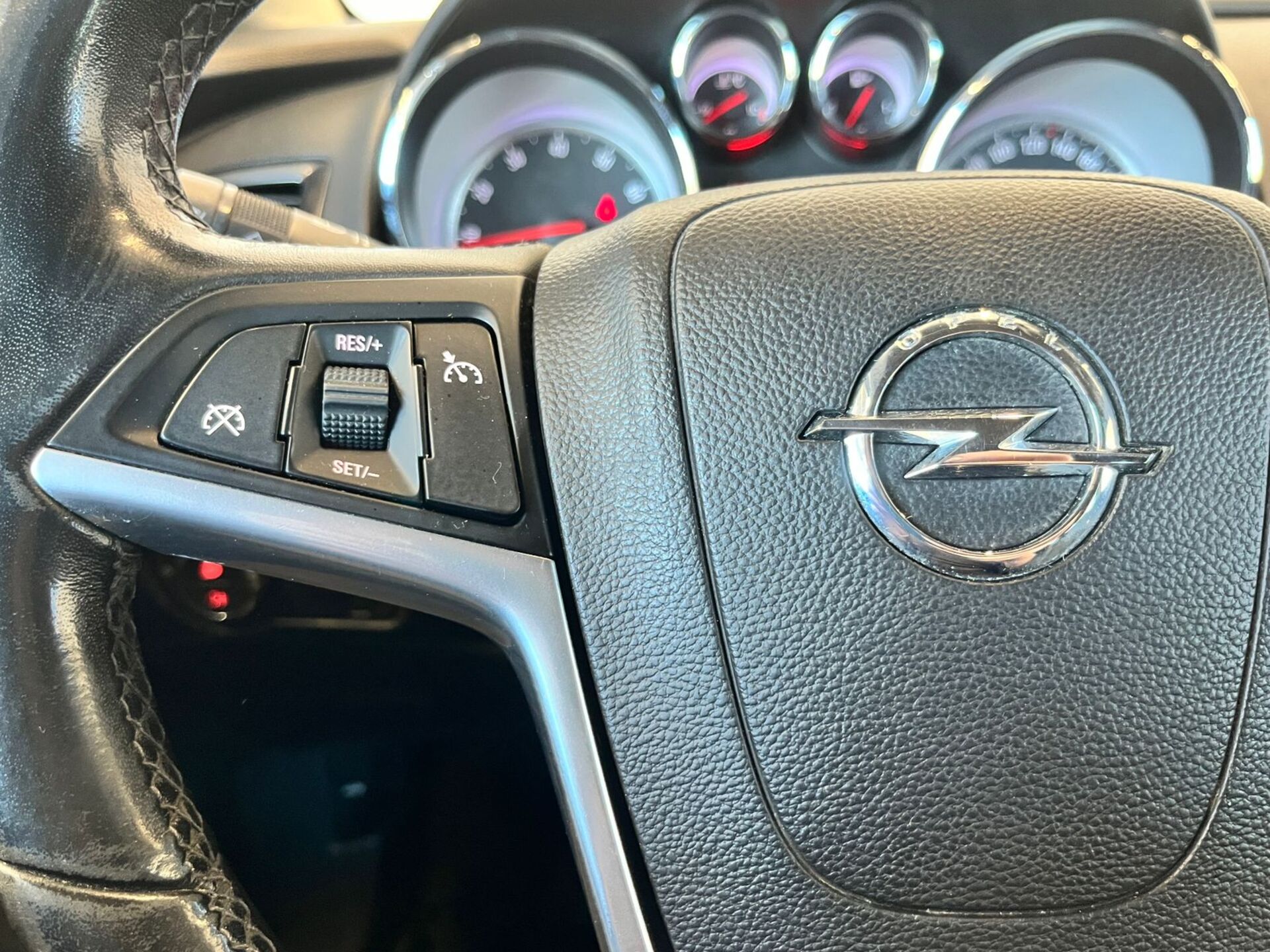 Opel Astra None 2011 г.в., 188 640 км.