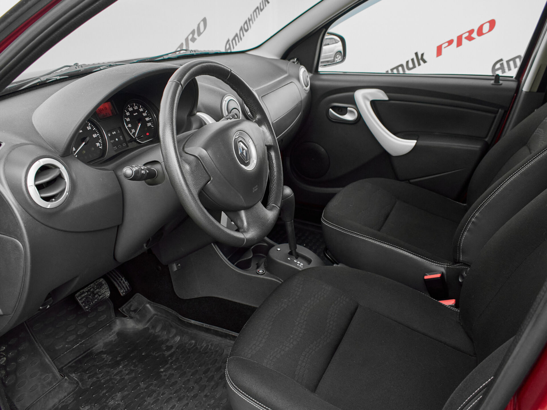 Купить Renault Sandero Stepway 1.6 AT (103 л.с.), 2013 в Екатеренбурге