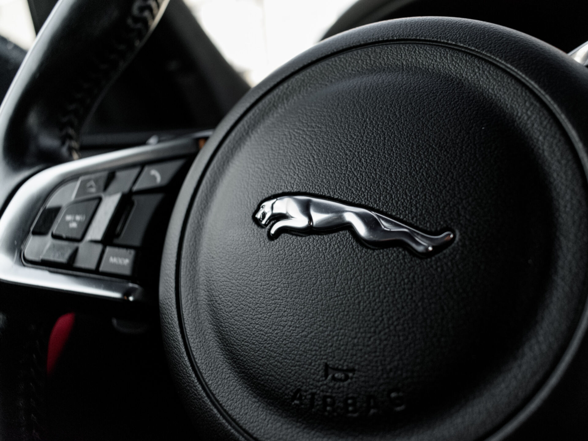 Купить Jaguar F-Pace 3.0d AT (300 л.с.) 4WD, 2018 в Екатеренбурге