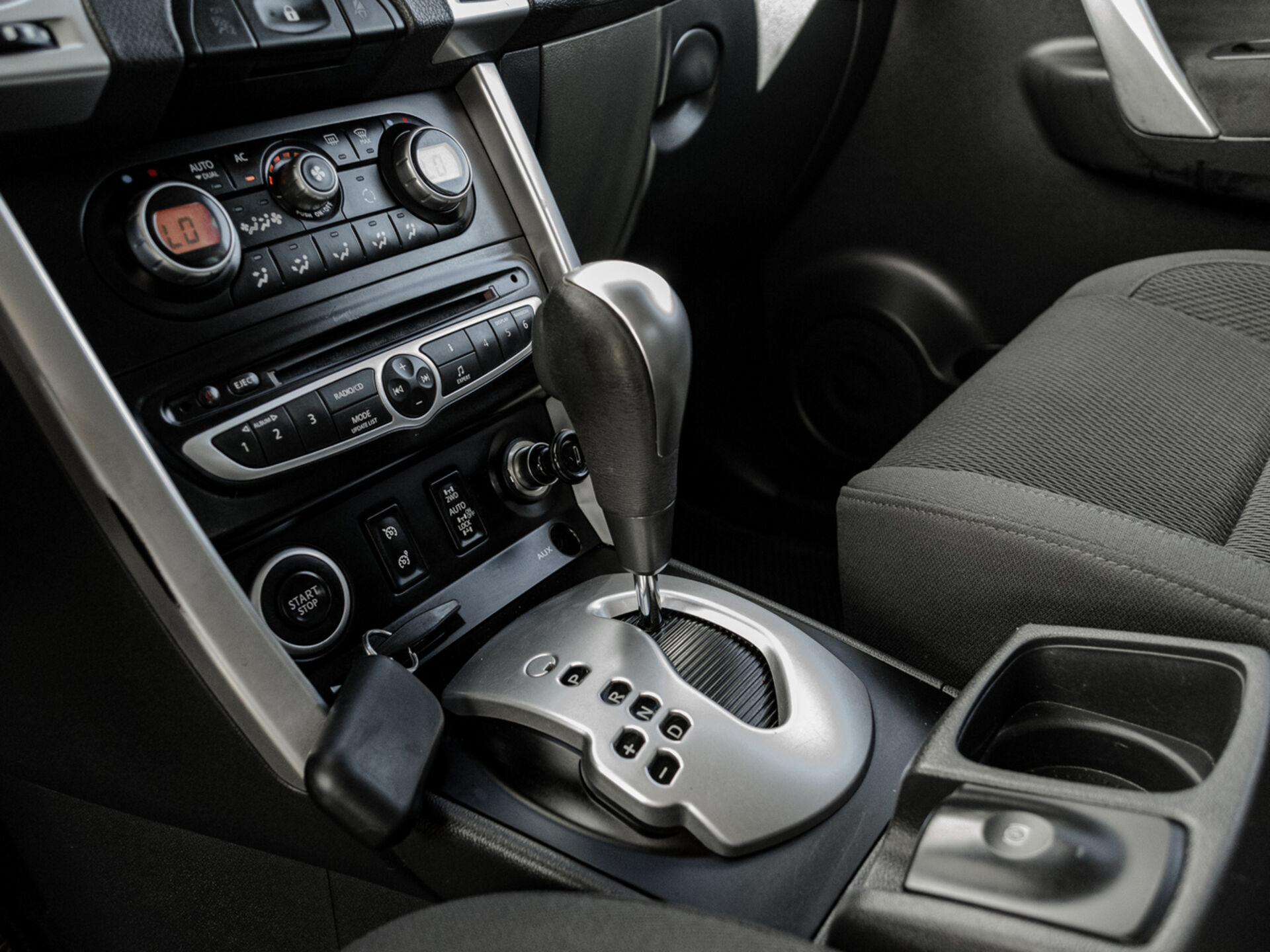 Купить Renault Koleos 2.5 CVT (171 л.с.) 4WD, 2008 в Екатеренбурге