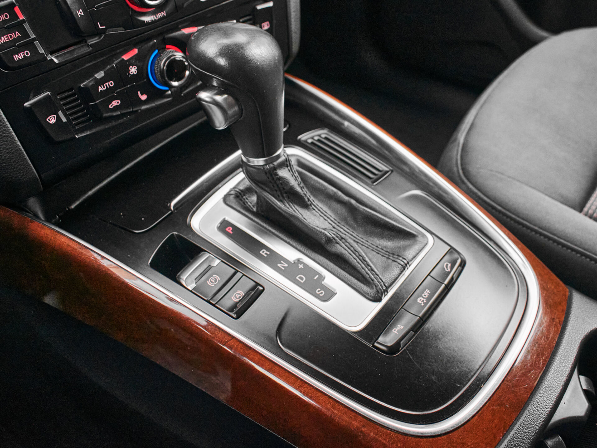 Купить Audi Q5 clean diesel 2.0d AMT (170 л.с.) 4WD, 2012 в Екатеренбурге