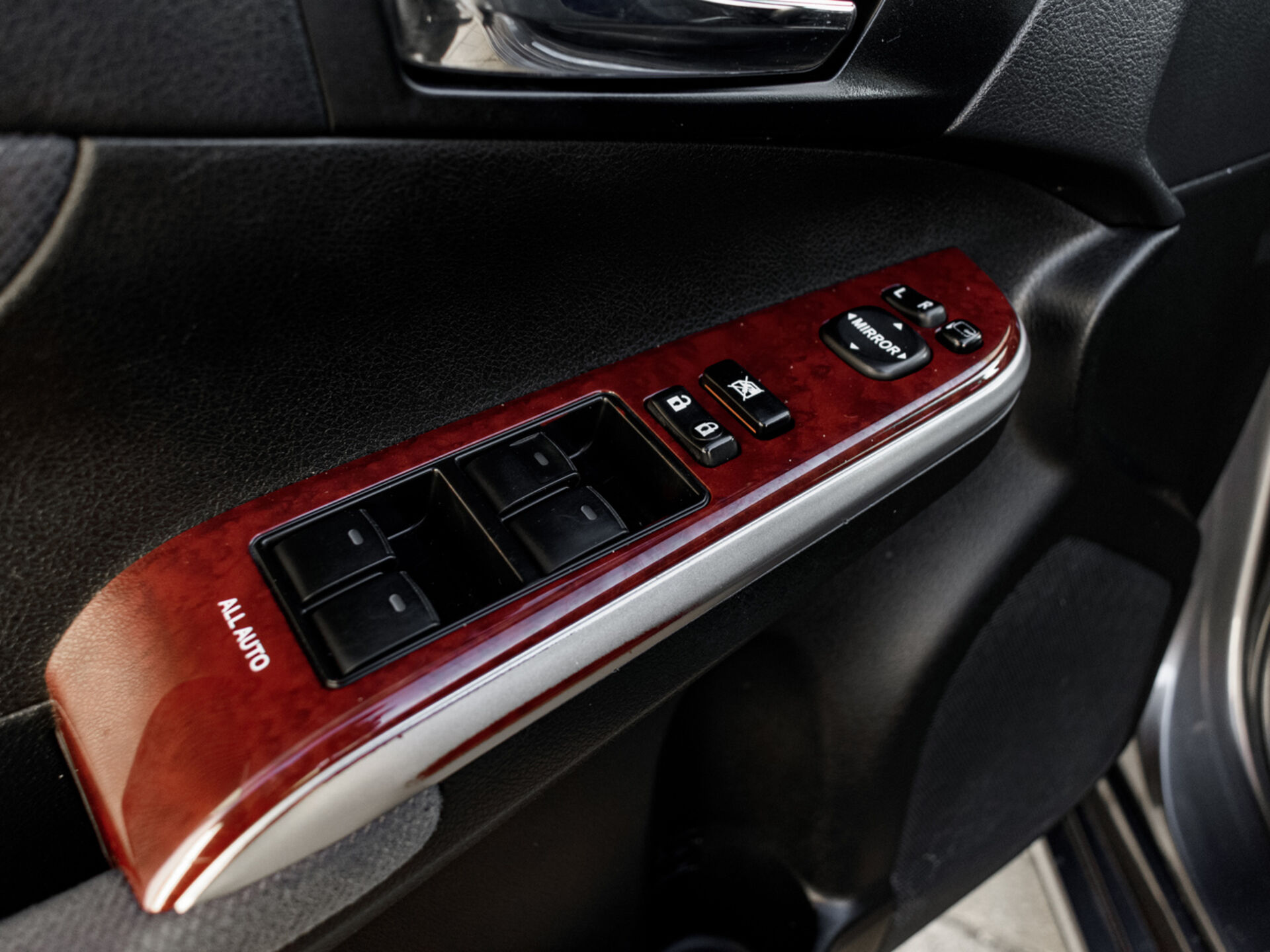 Купить Toyota Camry 2.5 AT (181 л.с.), 2013 в Екатеренбурге