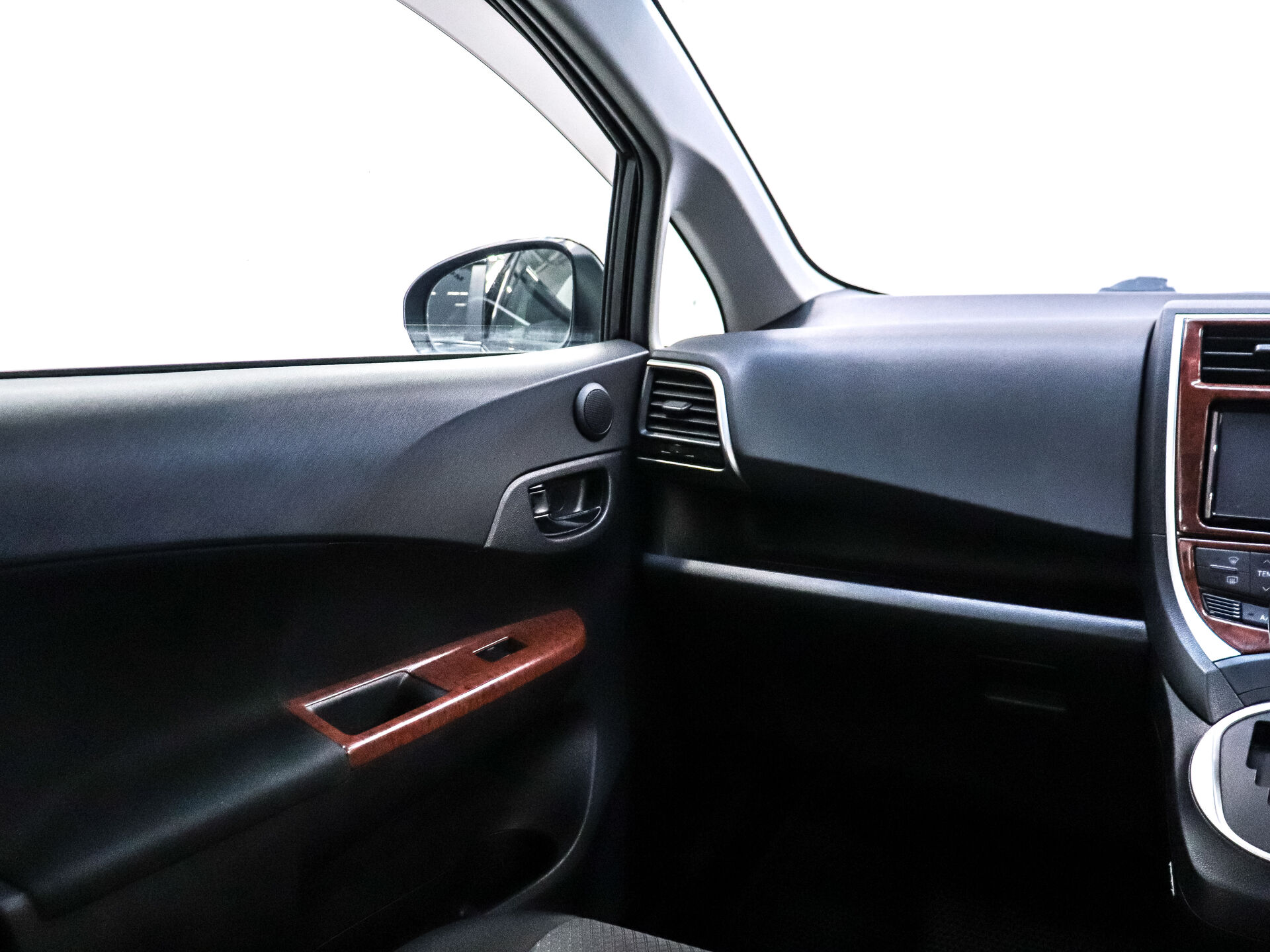 Toyota Ractis 2016 11