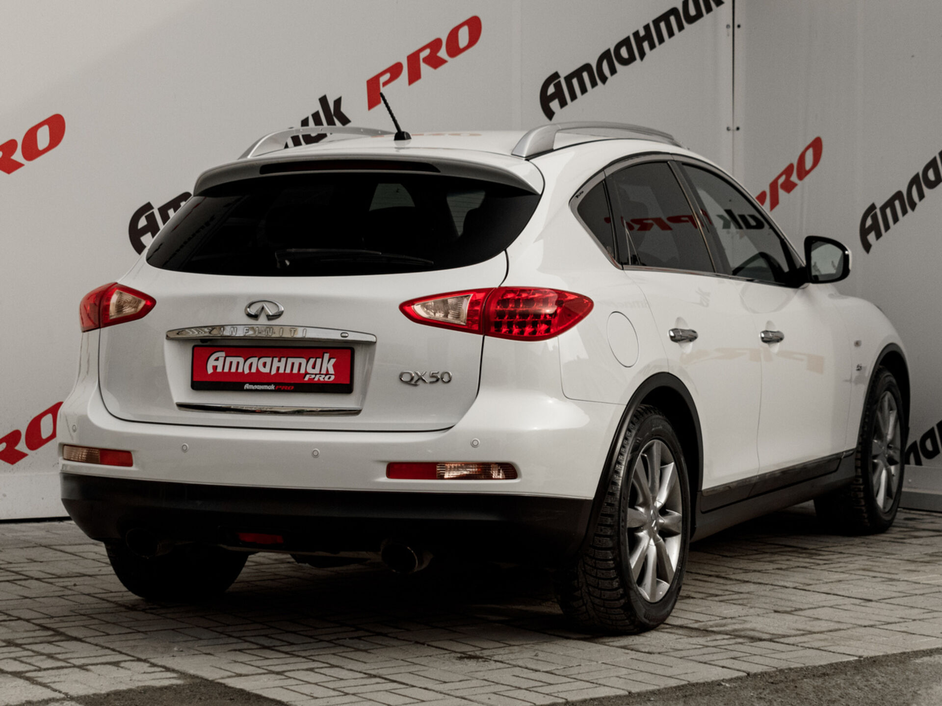 Купить Infiniti QX50 2.5 AT (222 л.с.) 4WD, 2014 в Екатеренбурге