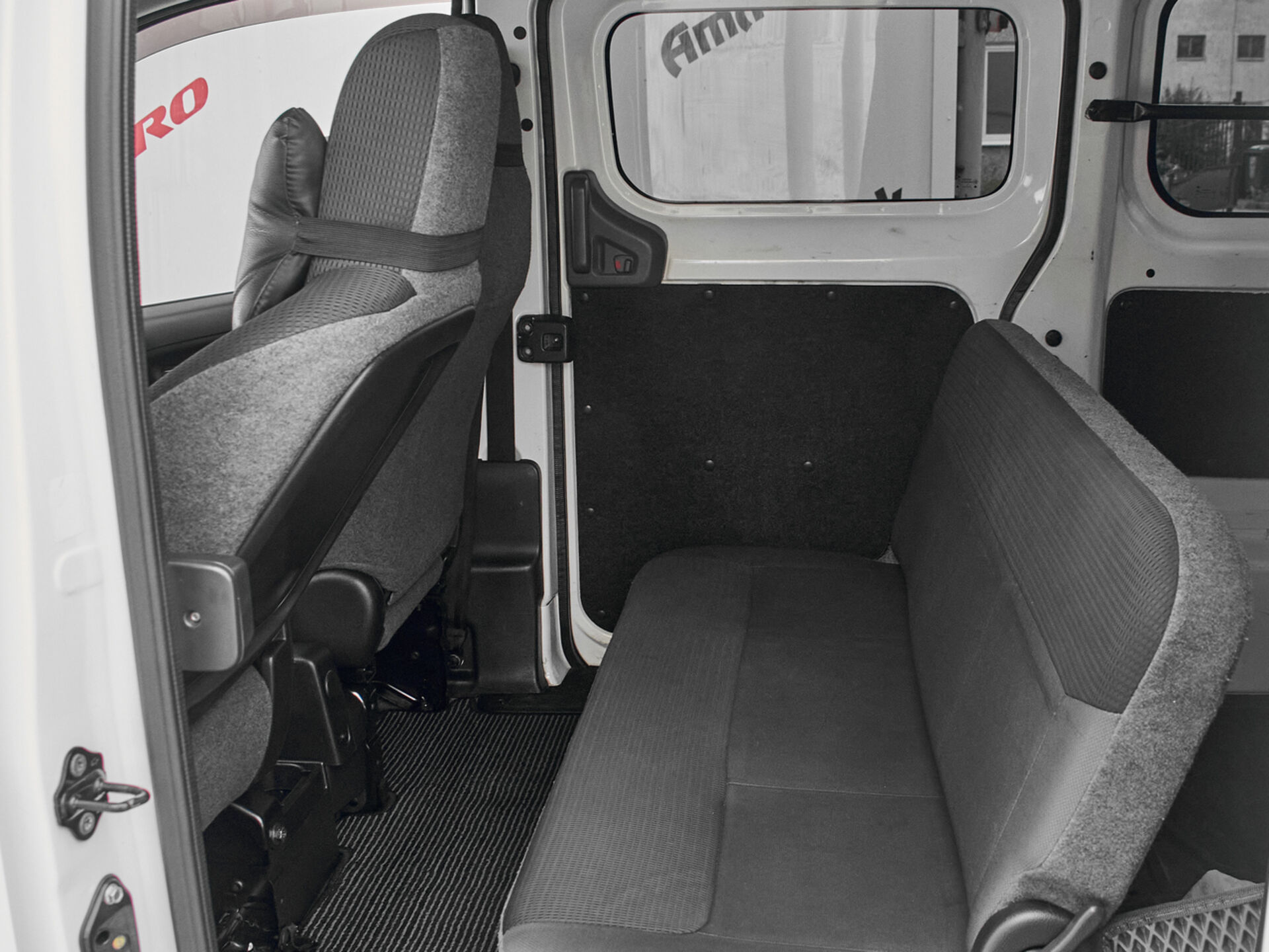 Купить Nissan NV200 1.6 AT (109 л.с.), 2012 в Екатеренбурге