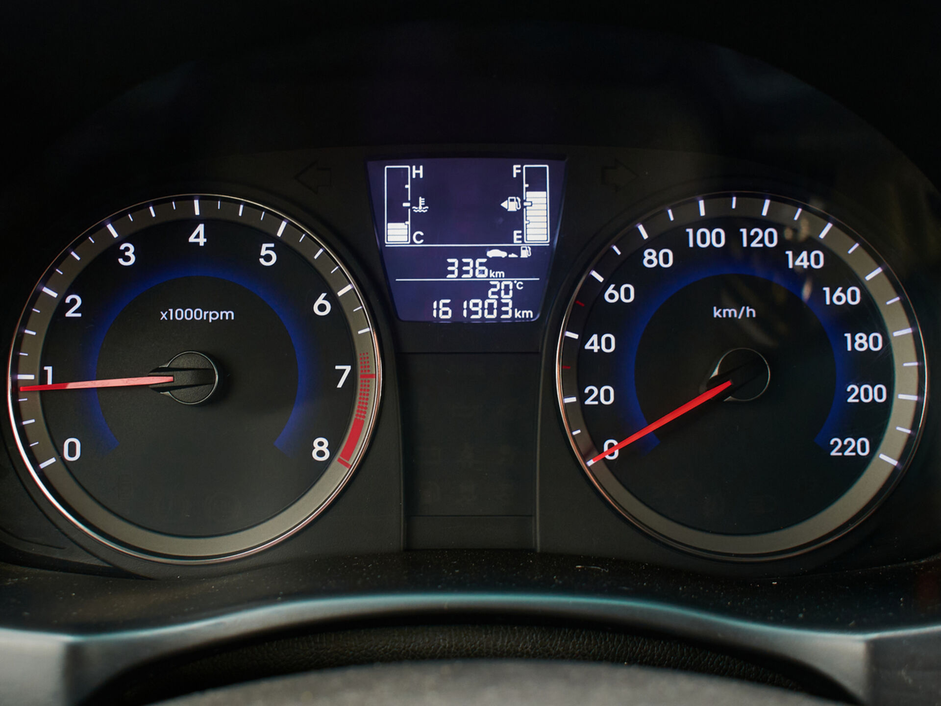 Купить Hyundai Solaris 1.6 MT (123 л.с.), 2016 в Екатеренбурге