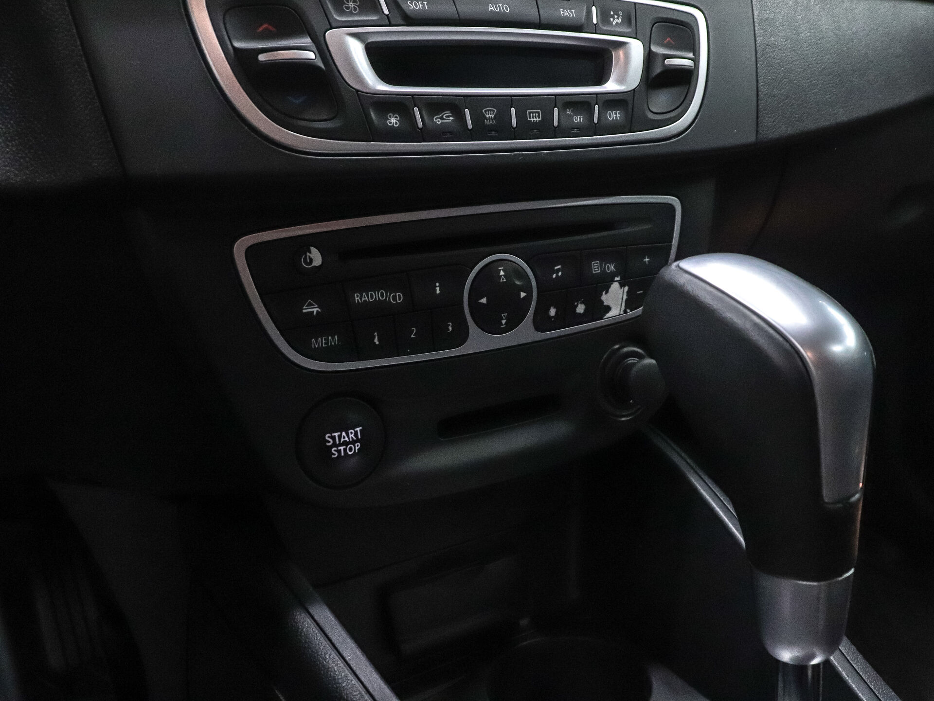 Renault Fluence 2012 12