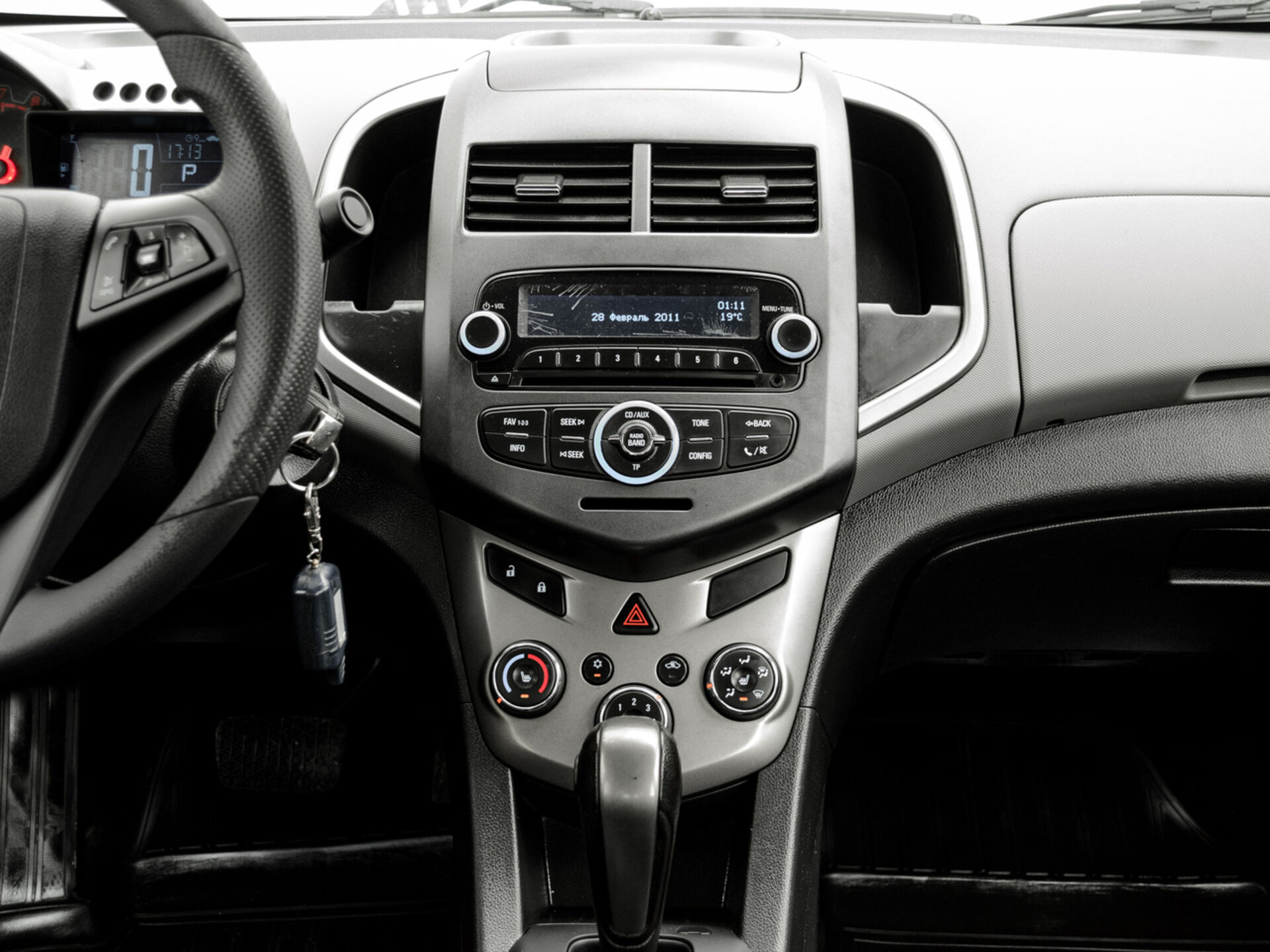 Купить Chevrolet Aveo 1.6 AT (115 л.с.), 2013 в Екатеренбурге