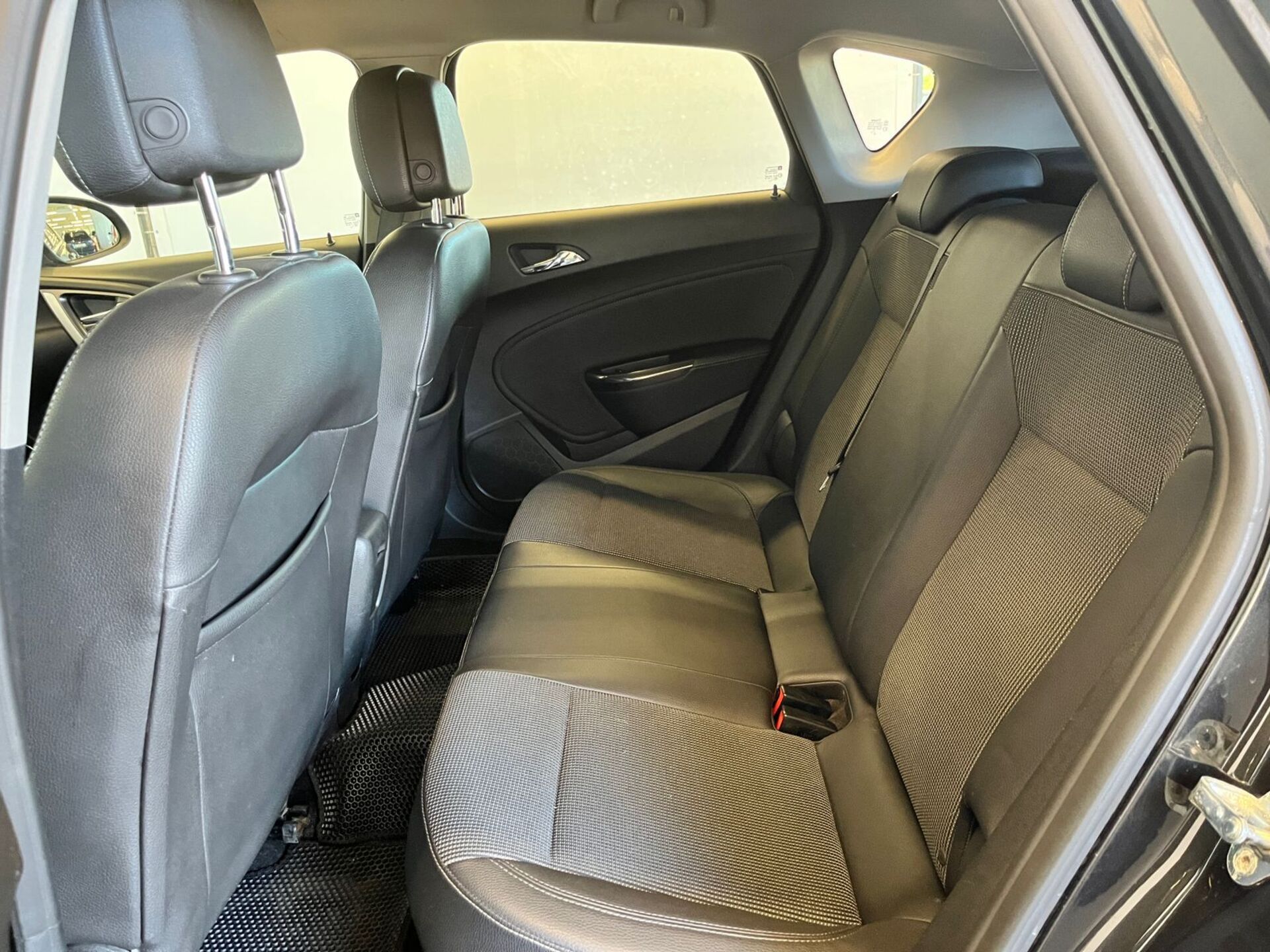 Opel Astra None 2011 г.в., 188 640 км.