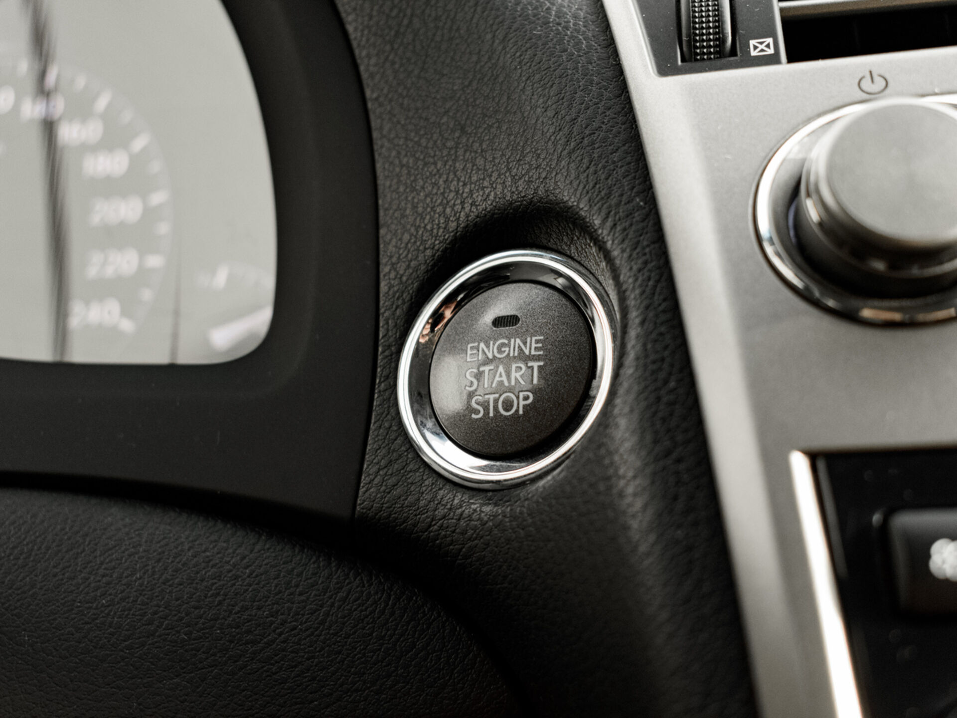 Купить Lexus RX 270 2.7 AT (188 л.с.), 2013 в Екатеренбурге