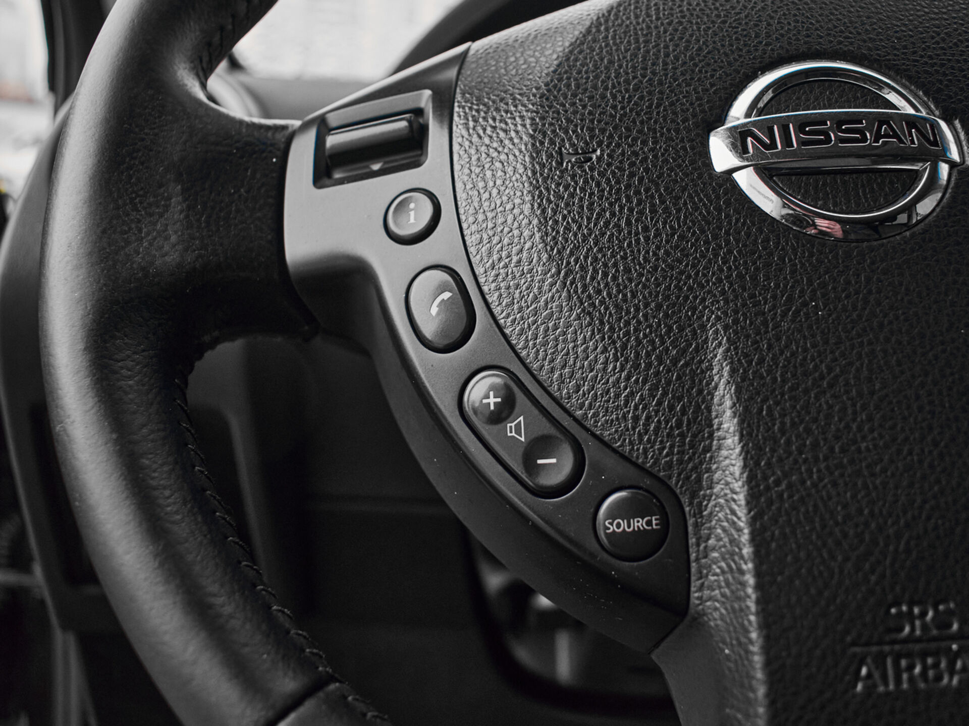 Купить Nissan Qashqai 1.6 MT (114 л.с.), 2013 в Екатеренбурге