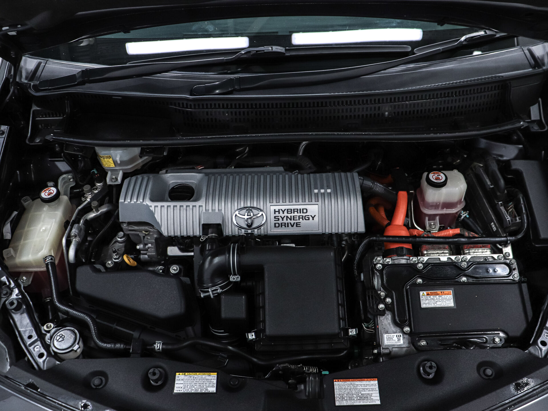 Toyota Prius Alpha 2018 23