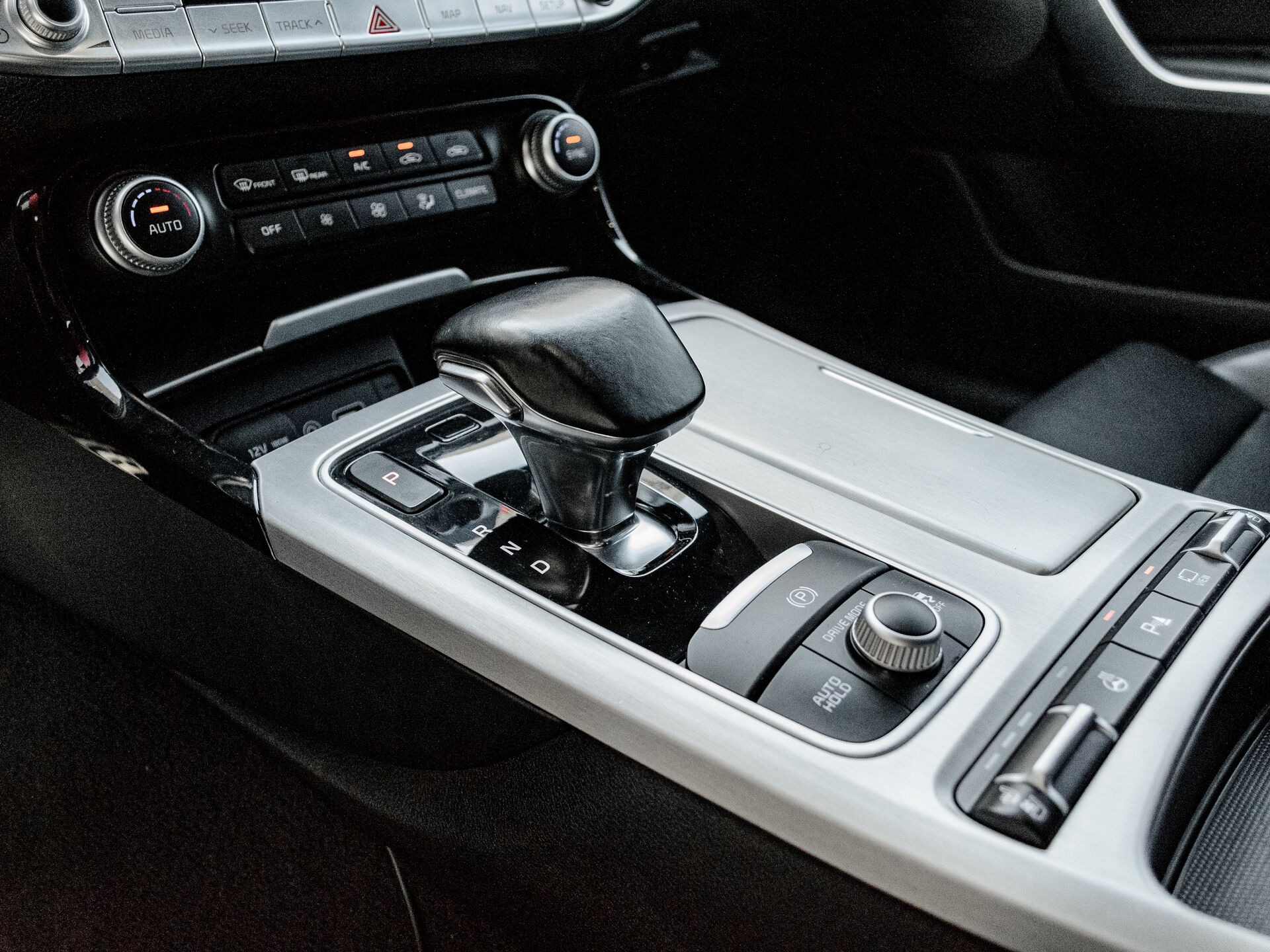 Купить Kia Stinger 2.0 AT (247 л.с.) 4WD, 2018 в Екатеренбурге
